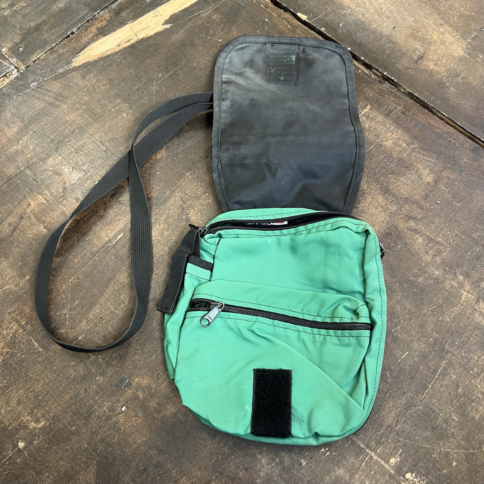 MELO Solid Green Black Crossbody Utility Travel Bag YKK Zip Closure Surf VTG USA