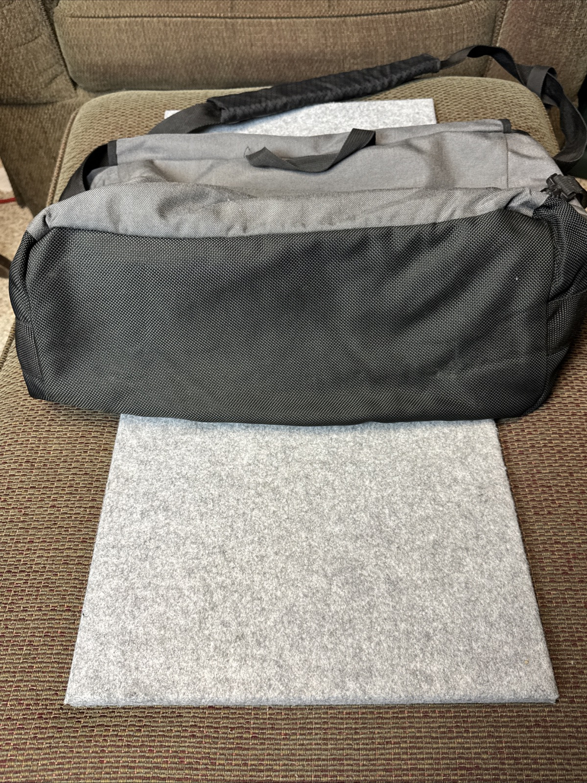 Jansport Black/Gray 18”x15”x6” Laptop Messenger Bag Made In USA