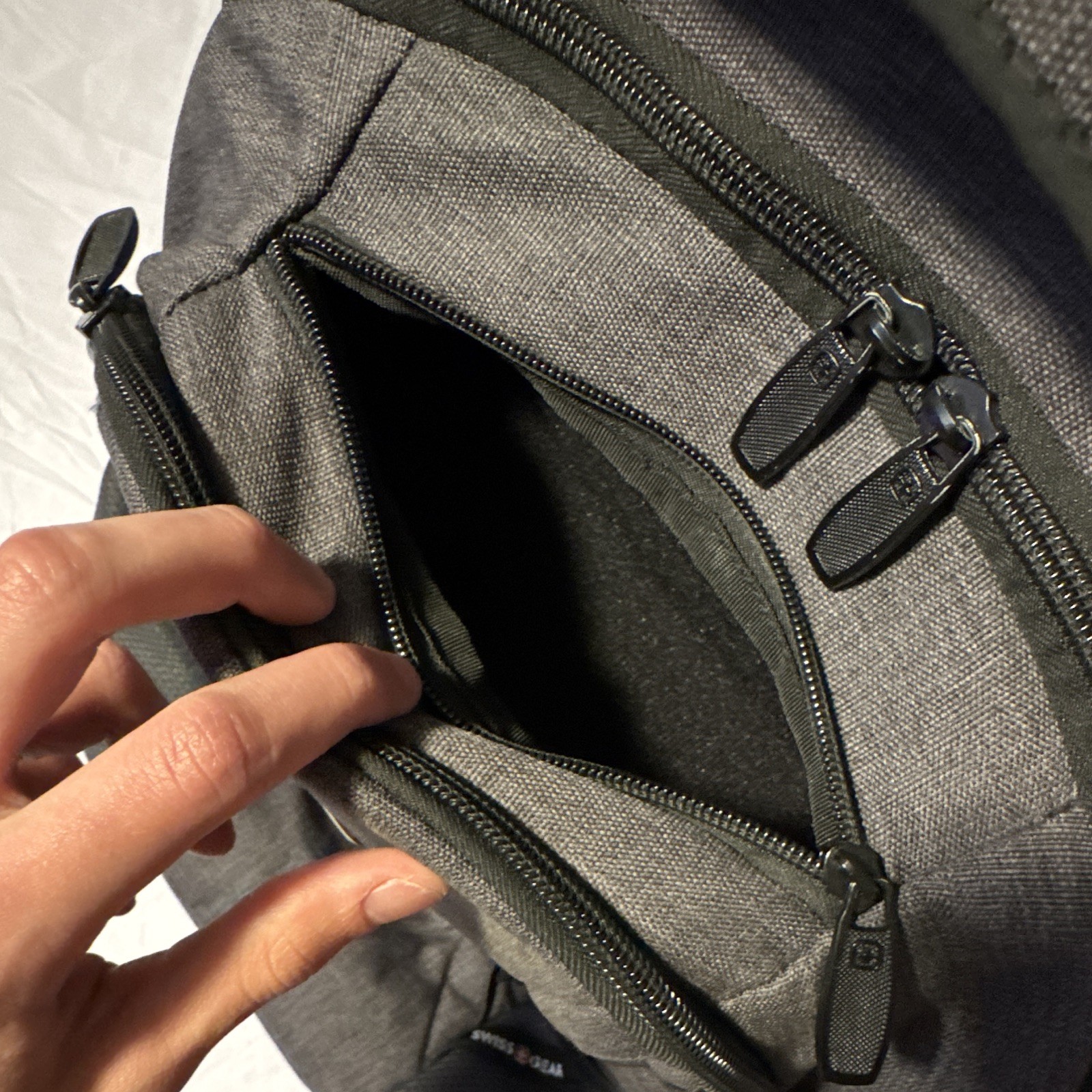 SWISSGEAR 1900 ScanSmart Laptop Backpack 17″ Black/Gray TSA-Approved Airflow