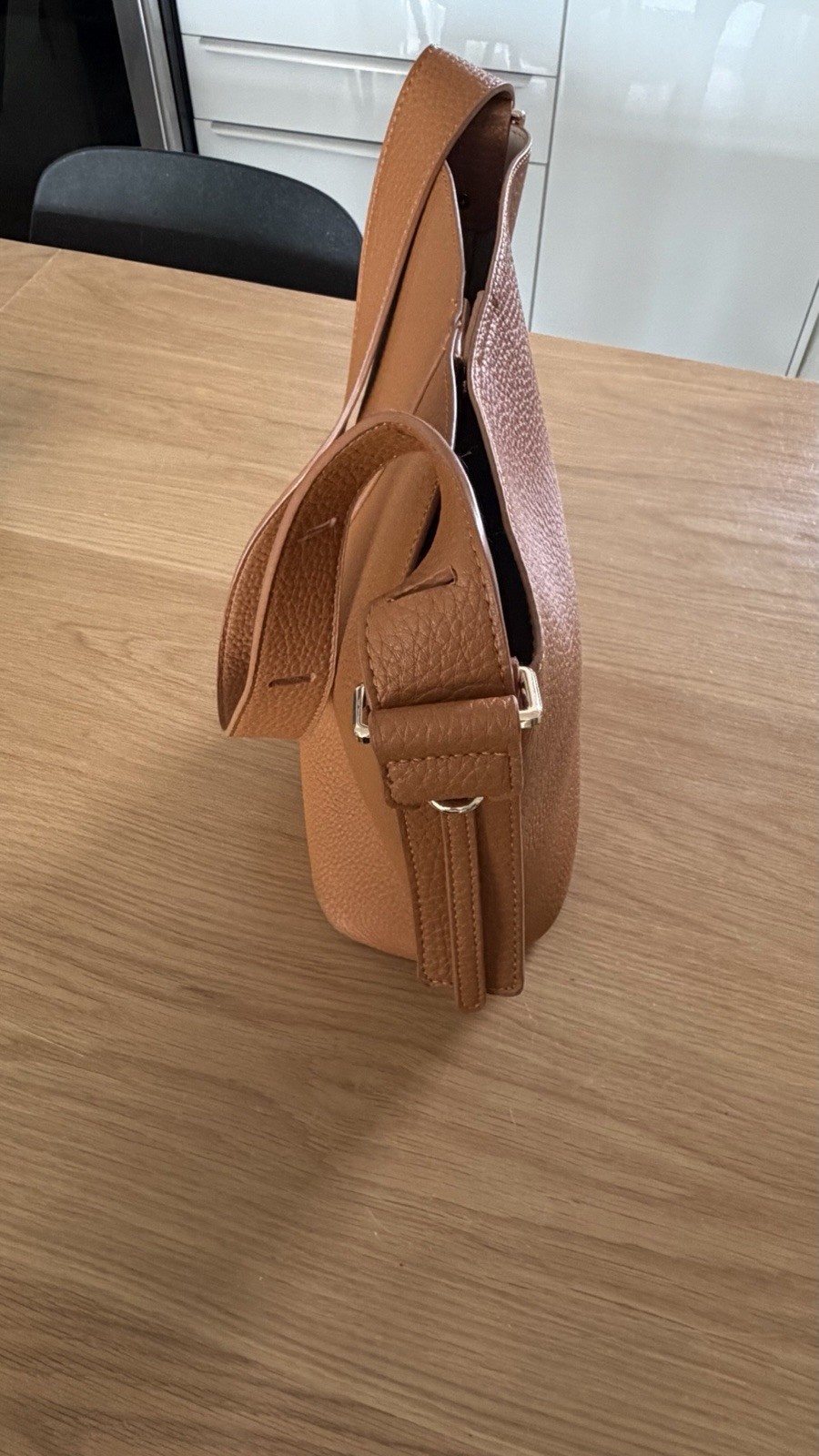 Hobo Camel Handbag. Vegan Leather