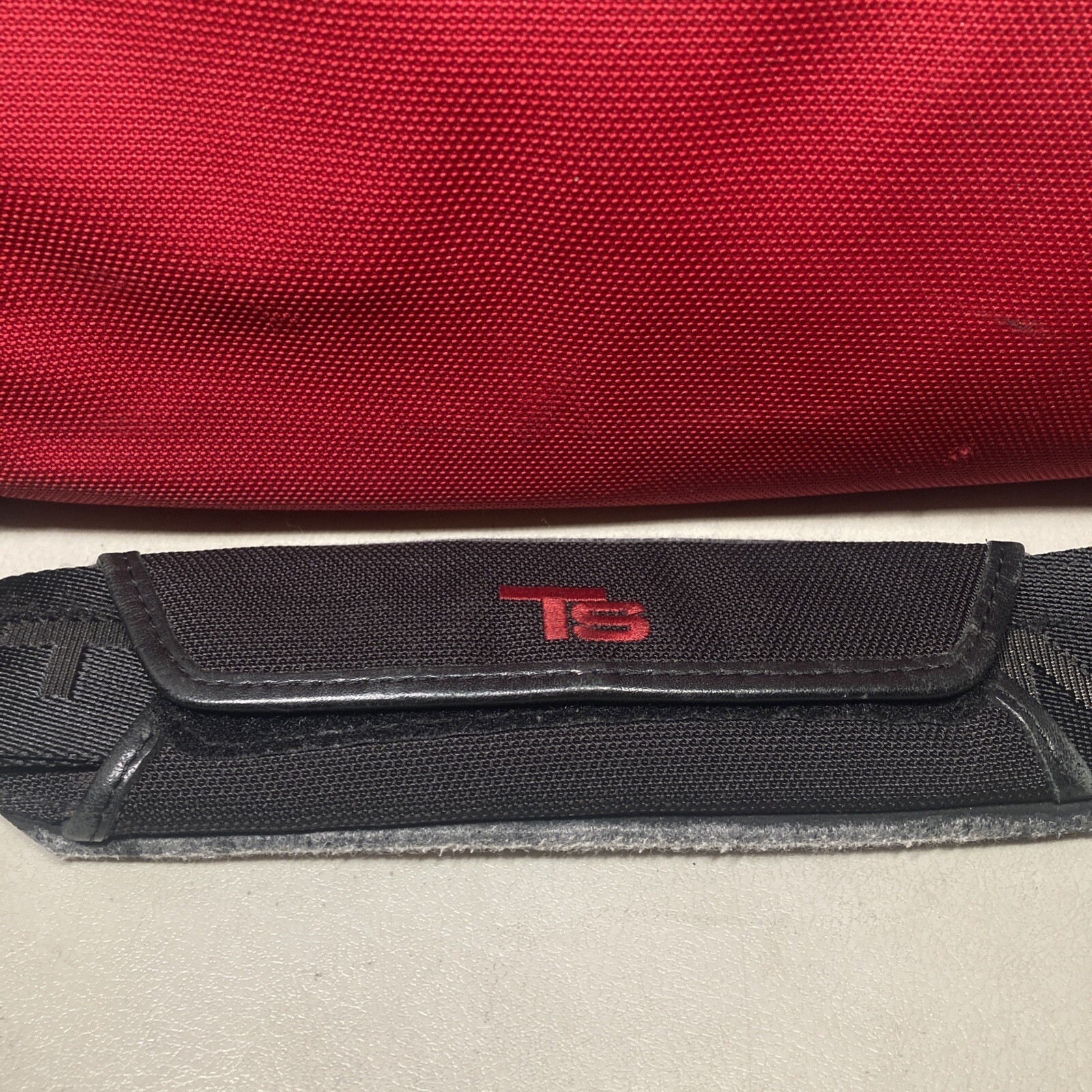 RARE! TUMI ALPHA SPORT 6645D Red Black Nylon Carry On Gym Duffle Bag READ DESCR