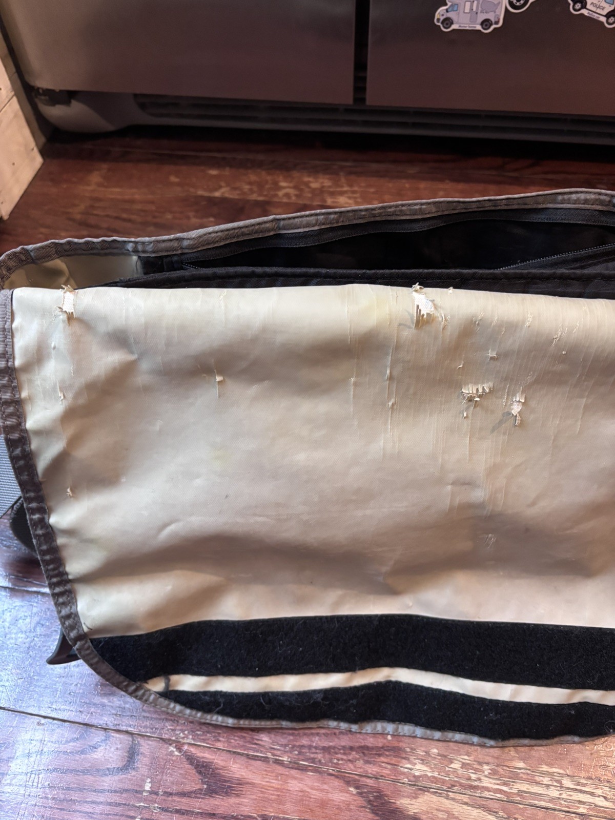 Timbuk2 Blue Grey White Medium Messenger Bag 12″x16″ 16L capacity