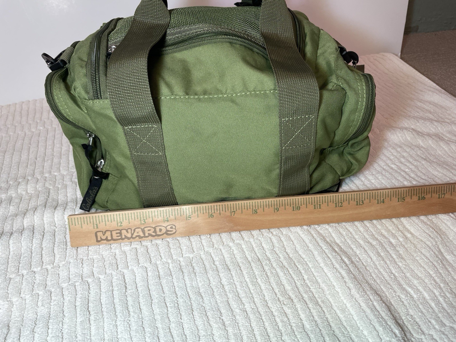 Cabela’s Green Nylon Shoulder Bag Zip Closure Padded Strap with Pockets