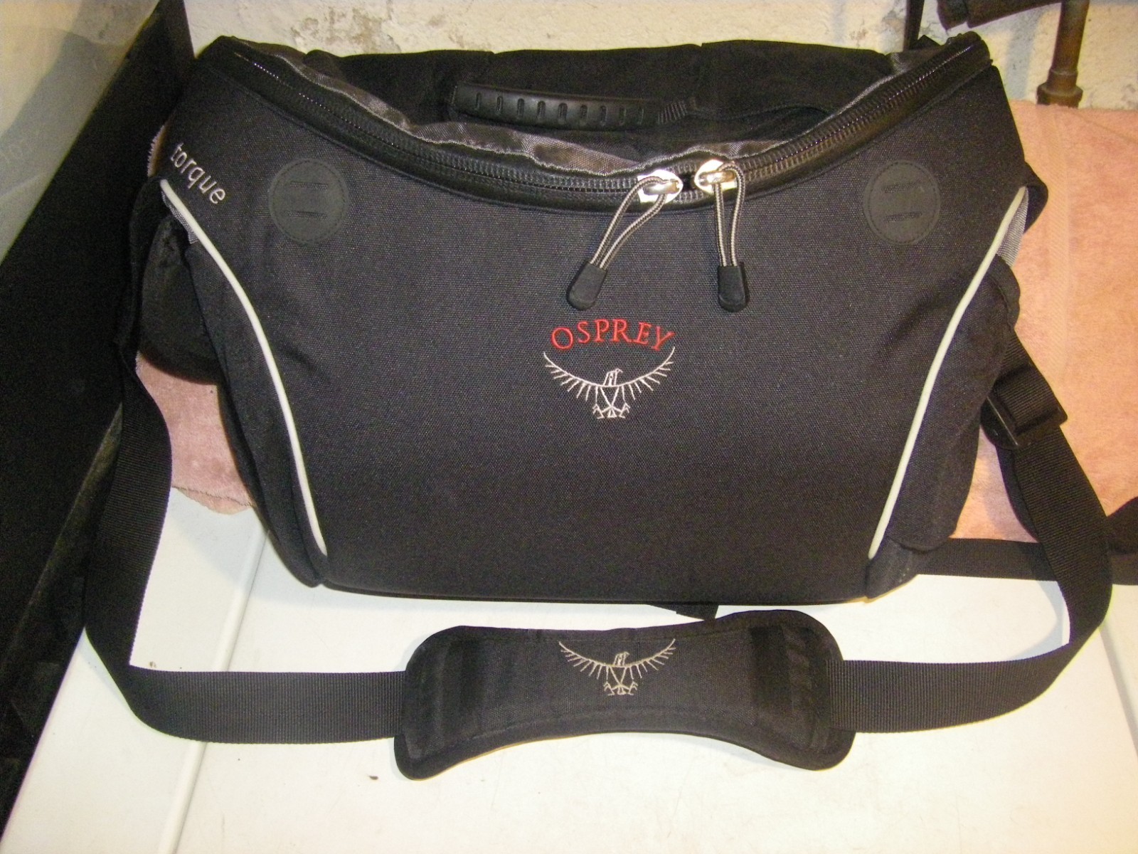 Osprey Black Messenger Torque Laptop Flap Courier Crossbody Bag Travel