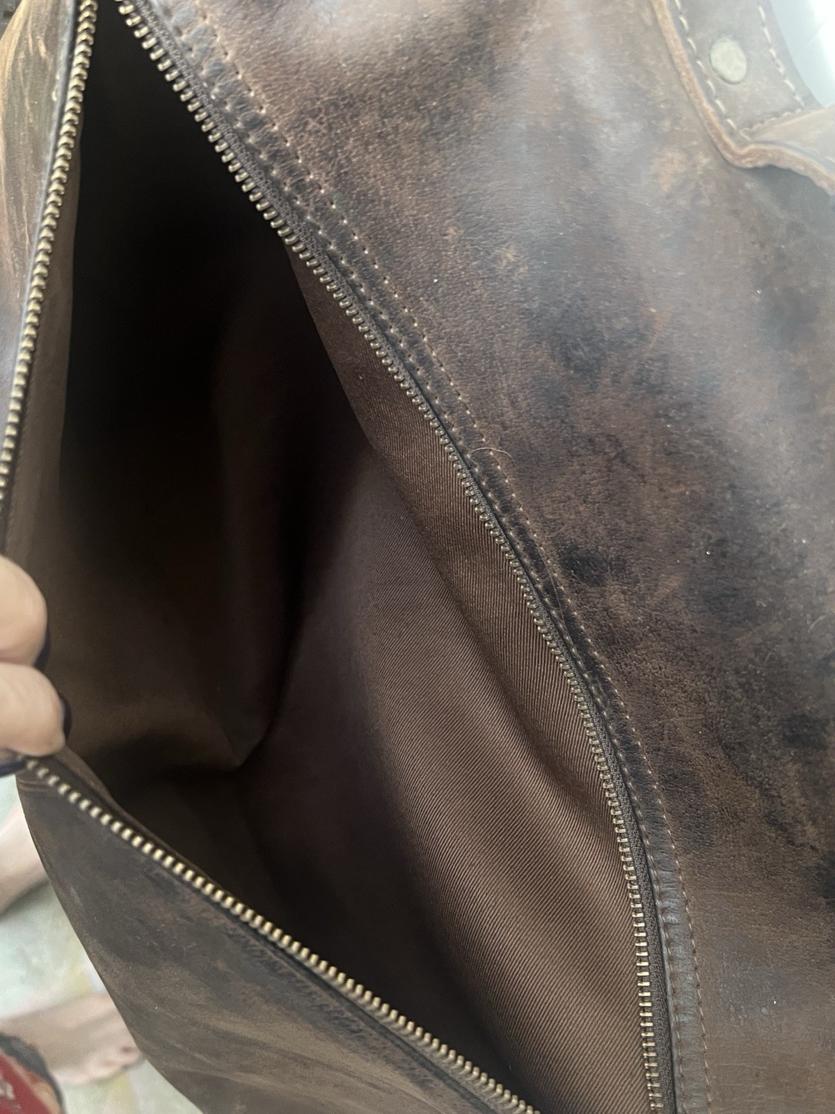 KomalC 16” Computer Messenger Bag Brown Distressed Leather Crossbody Strap
