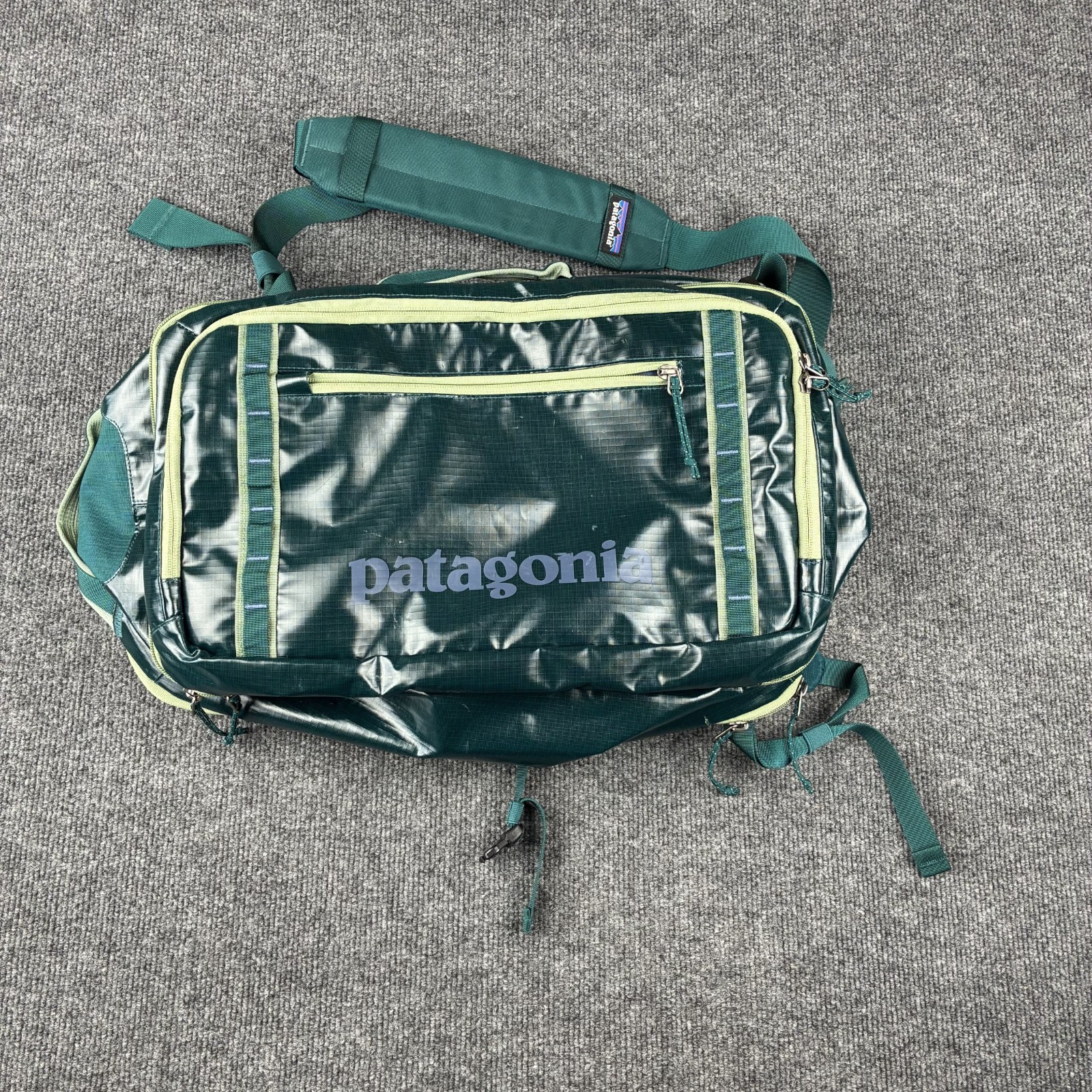 Patagonia Black Hole Mini MLC 26L Green Discontinued Backpack Luggage Shiny