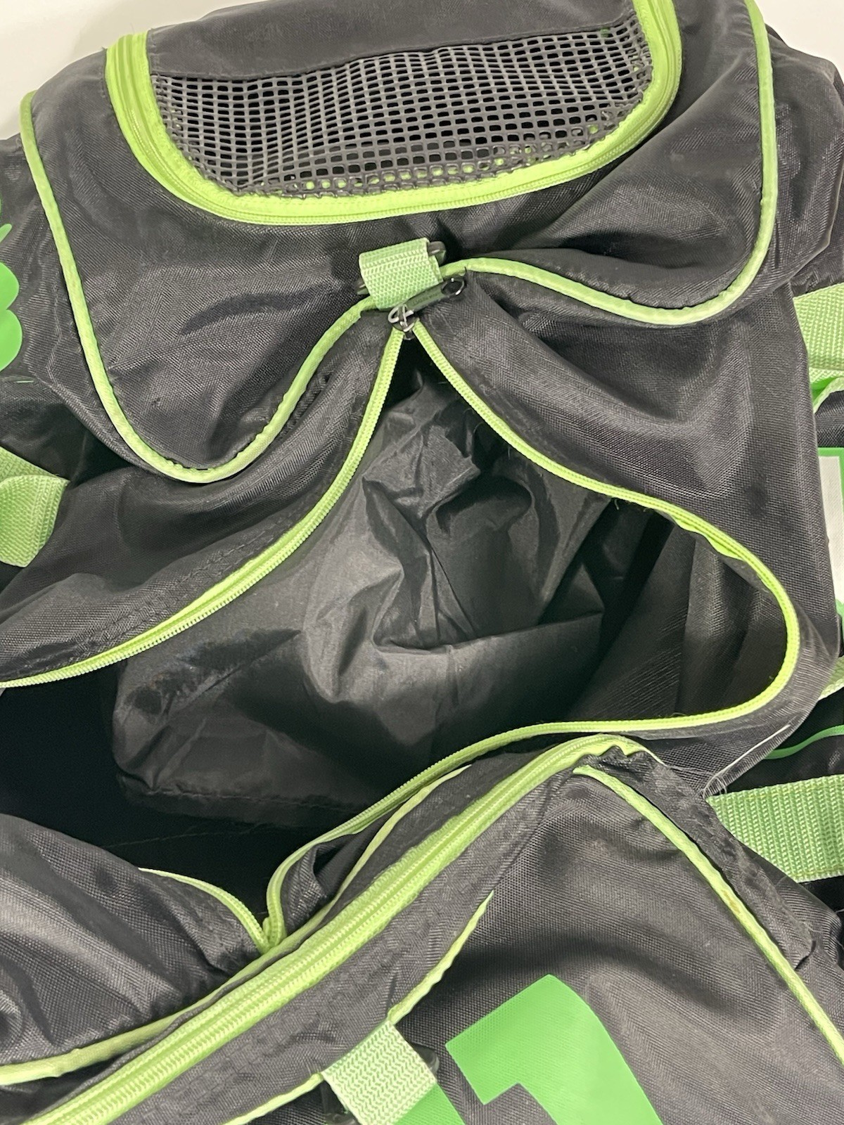 Green and Black Wilson Duffle Bag 18″ x 11″ x 10″ Shoe Pocket