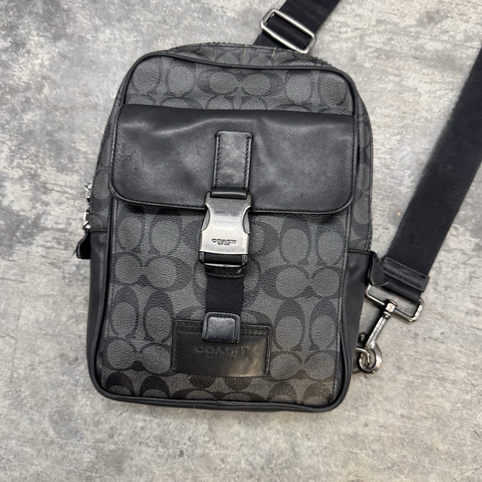 Coach Black Gray Logo Crossbody Bag Adjustable Strap Inner Outer Pockets Men