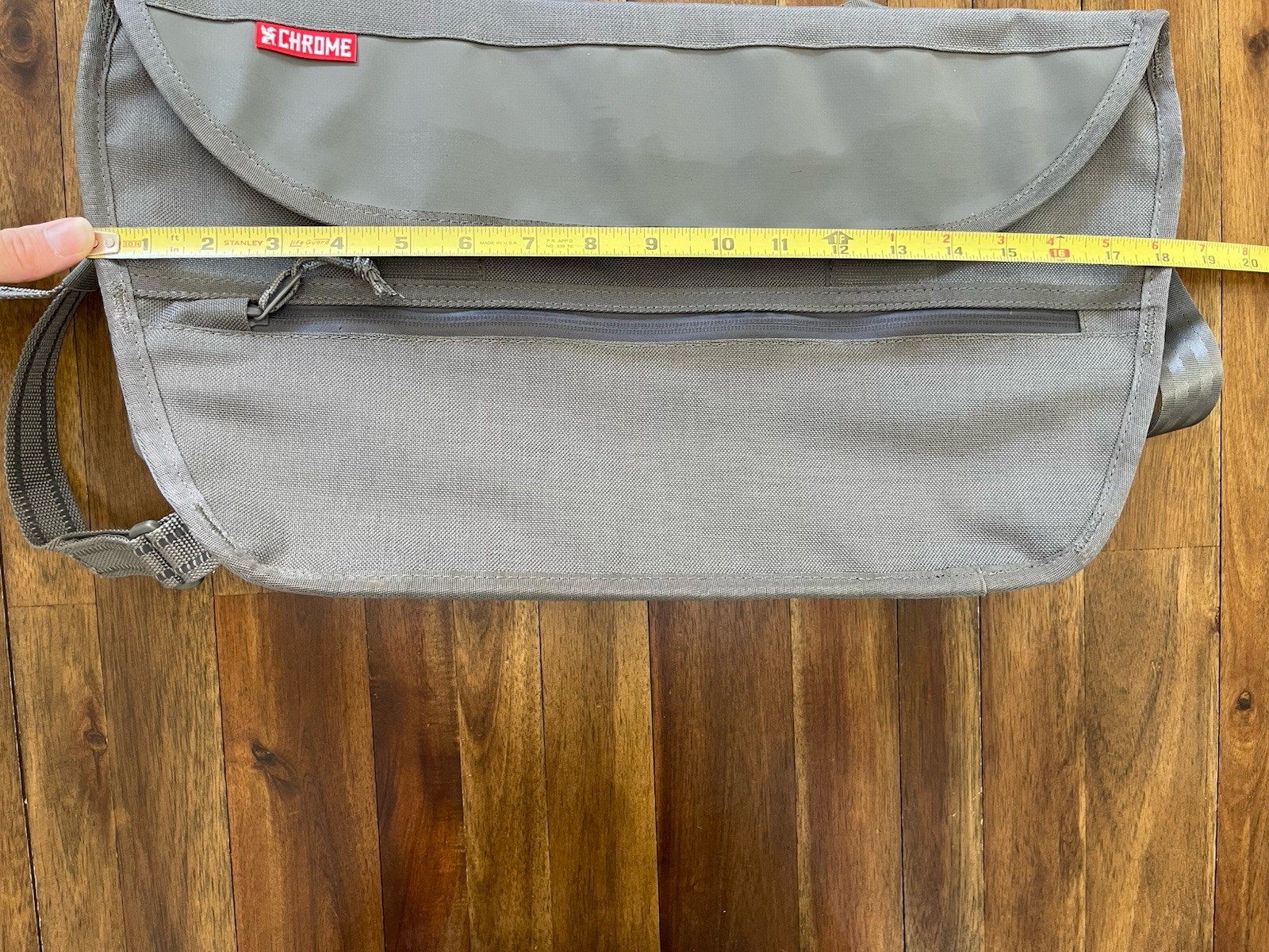 Chrome Industries Simple 12L Messenger bag gray urban commuter bag minimalist