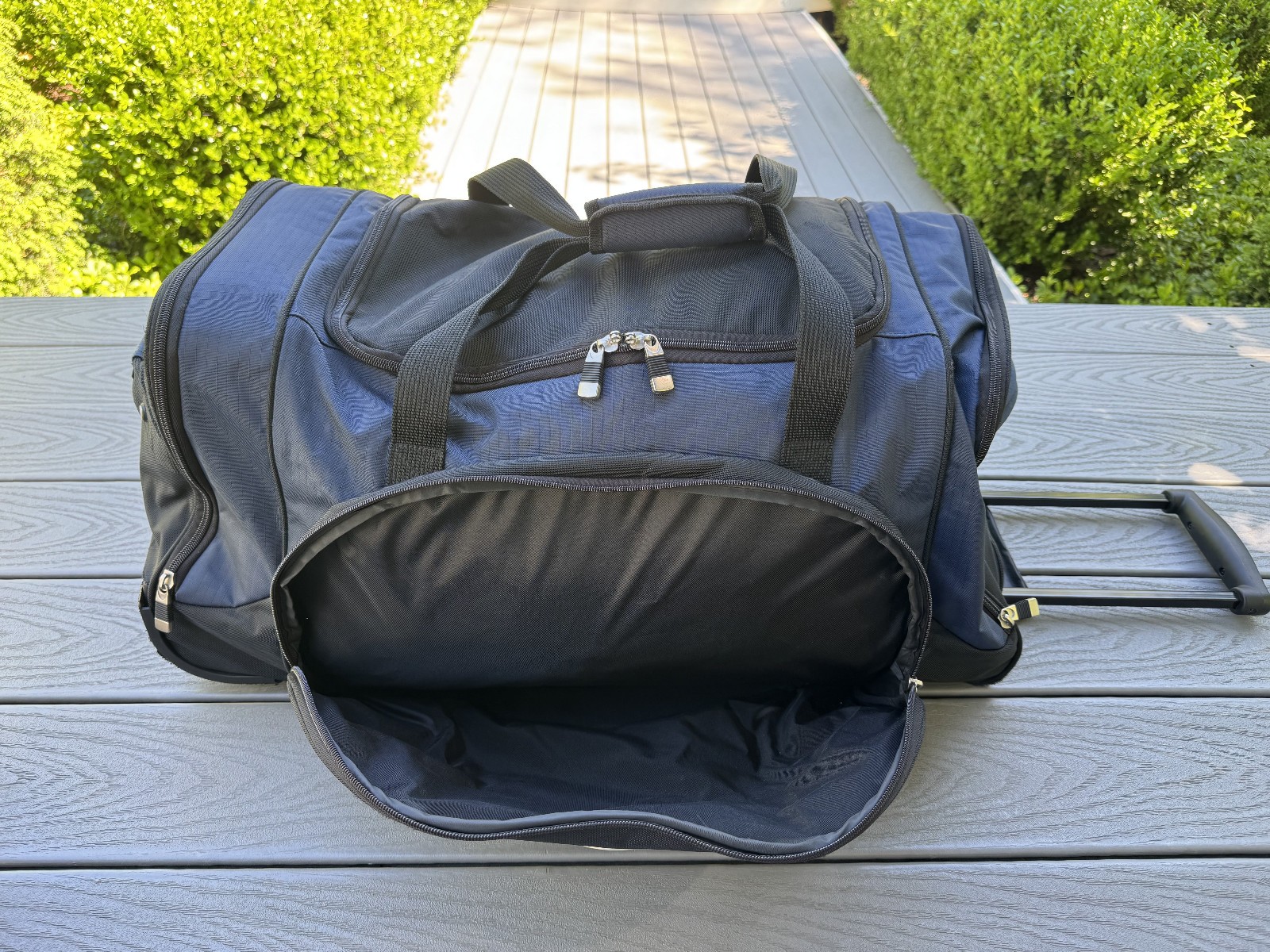 HIGHLAND TREK BLUE & BLACK 28″ ROLLING PULLMAN DUFFLE SHOULDER GYM BAG LUGGAGE