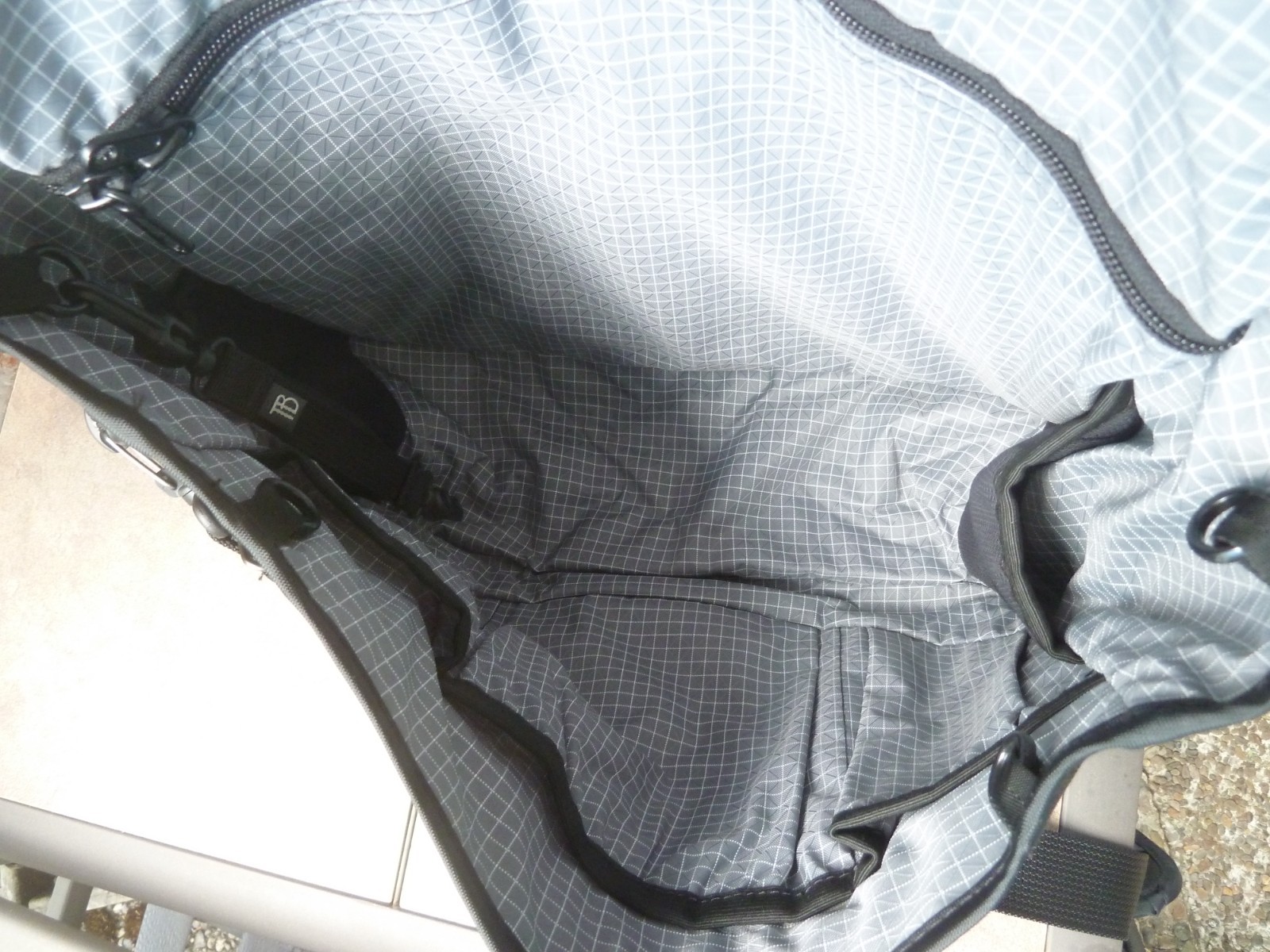 TOM BIHN Messenger Travel Briefcase Carry On Shoulder Strap Bag NWOT