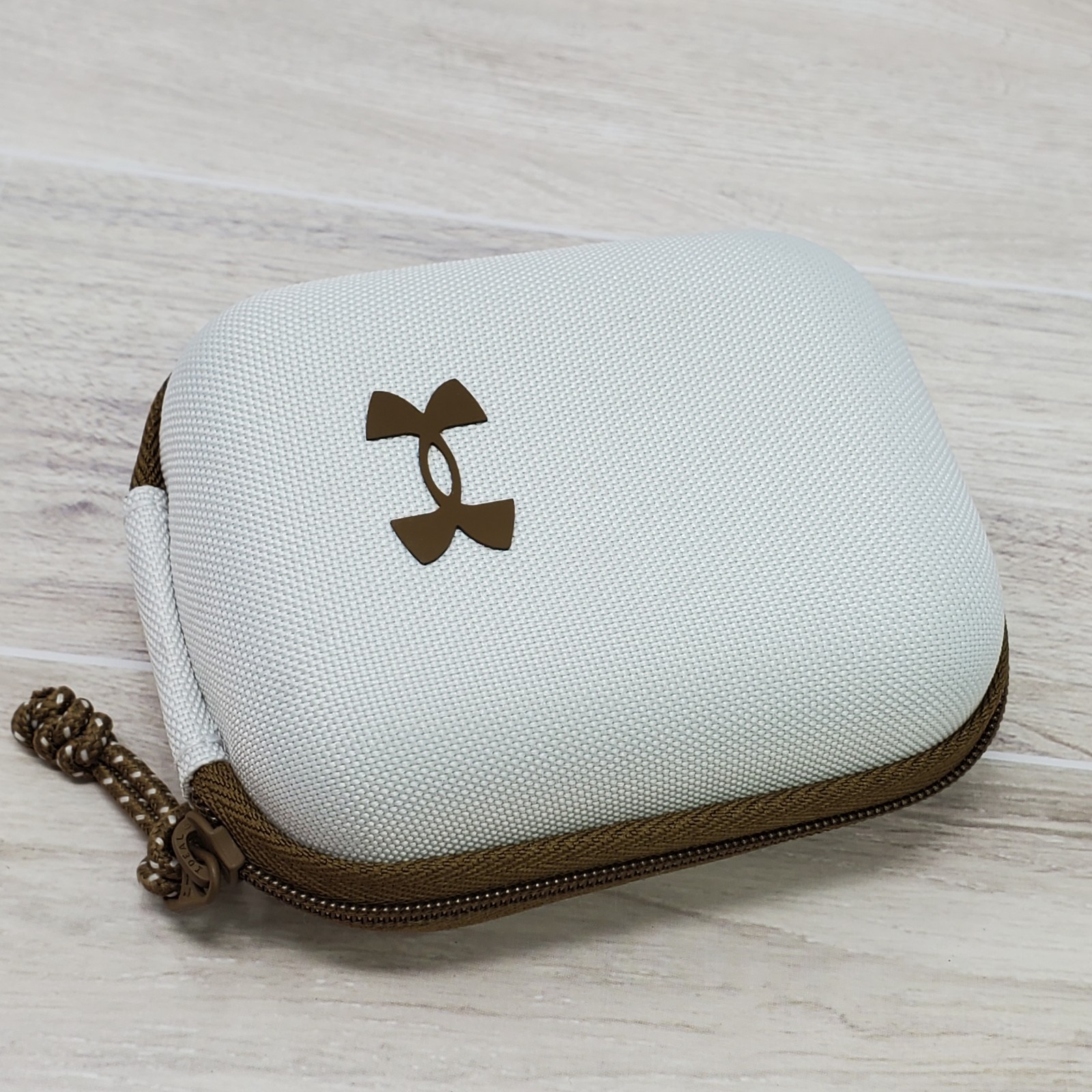Under Armour UA Contain Micro Case Brown Carabiner Clip Travel Bag ID Ear Buds