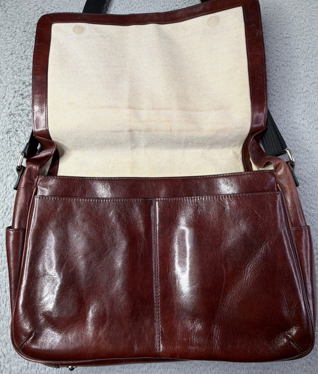 Bosca Brown Messenger Bag Magnetic Men Inner Pockets Adjustable Strap Casual