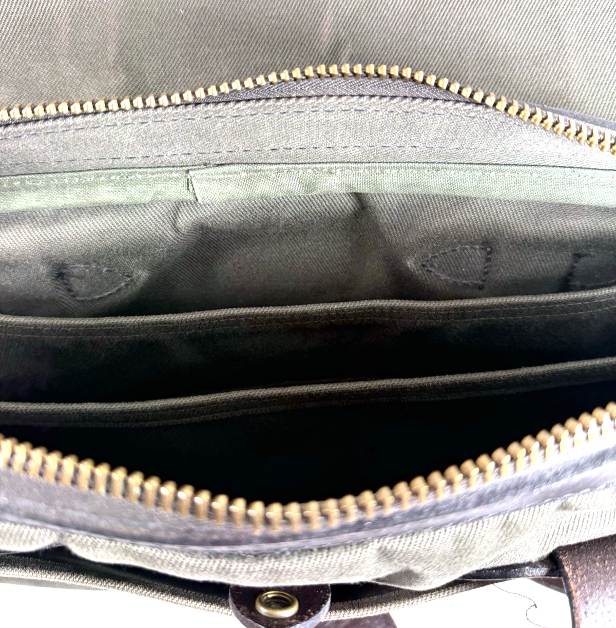 Filson 256 Dark Green Canvas Briefcase USA Made, brass Hardware Great Condition