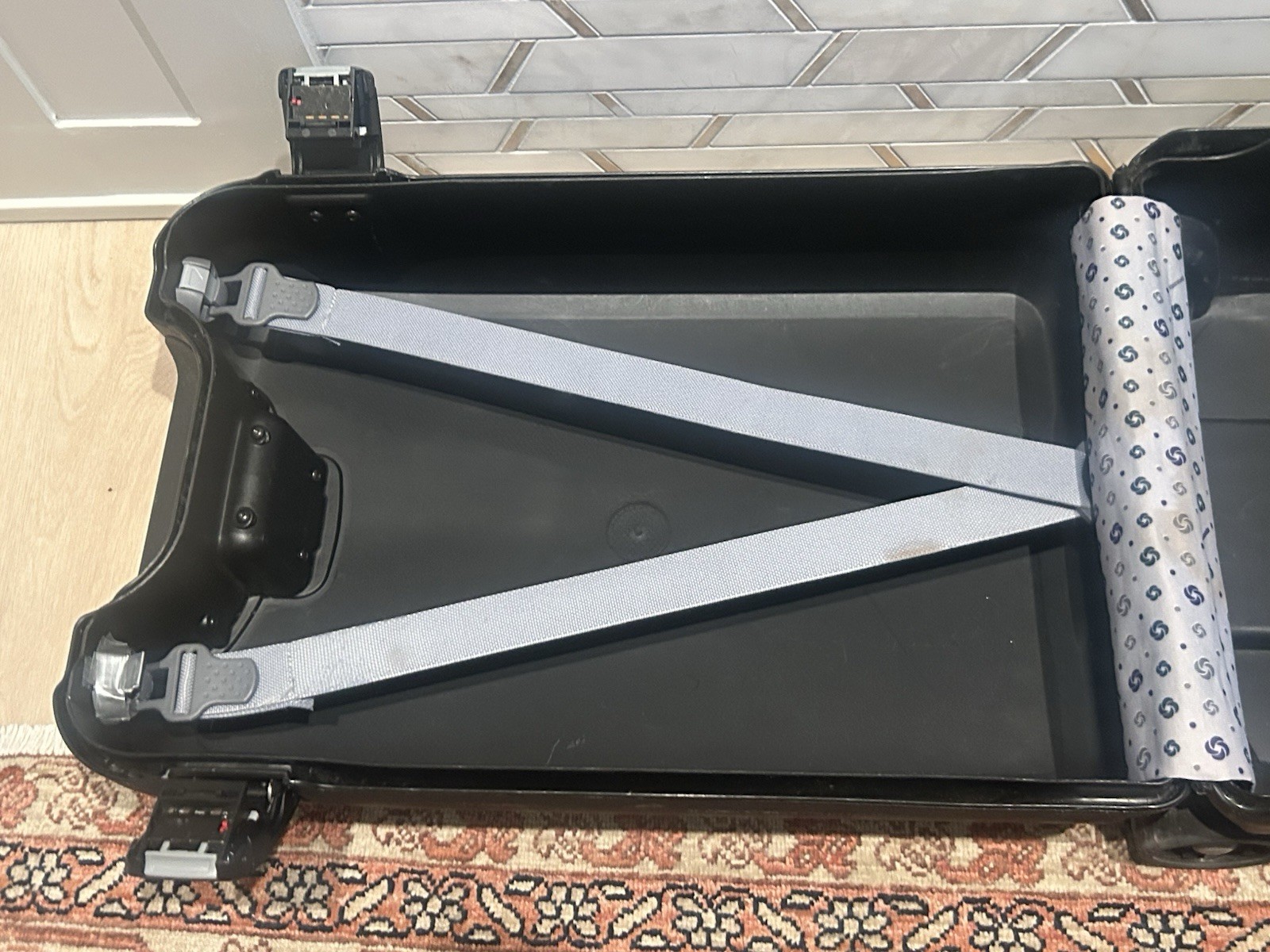 Rare Samsonite Vintage Hard-Shell 22″ Carry-on Luggage Black Lock Combo
