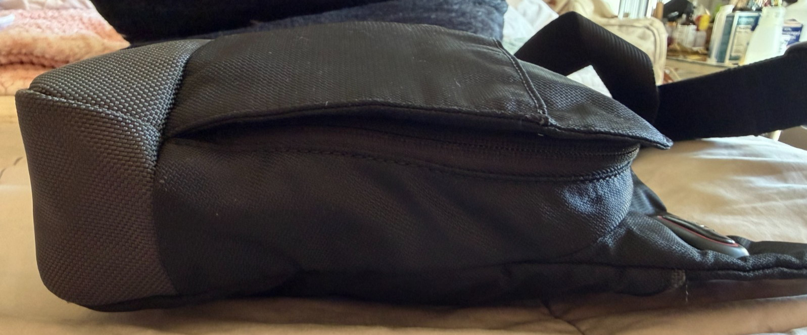 TUMI T-Tech Lightweight Nylon Flap Magnetic Closure Crossbody Shoulder Black Bag