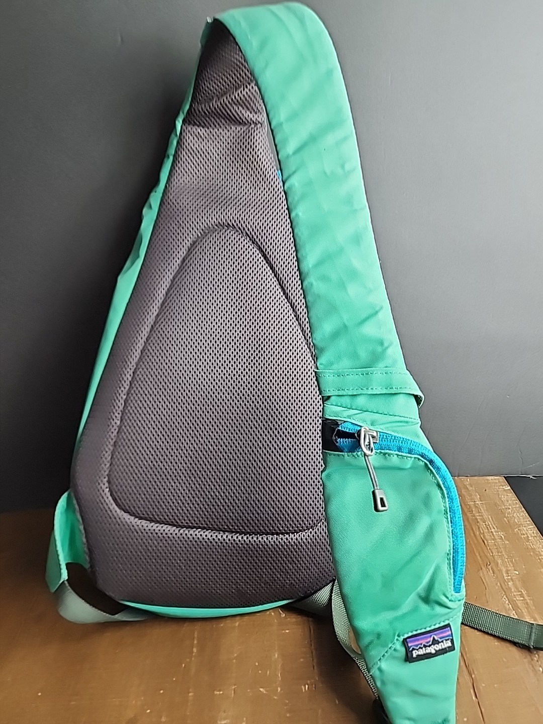 Patagonia Crossbody Sling Strap Backpack Blue/Teal Hiking Travel Outdoor-Read!