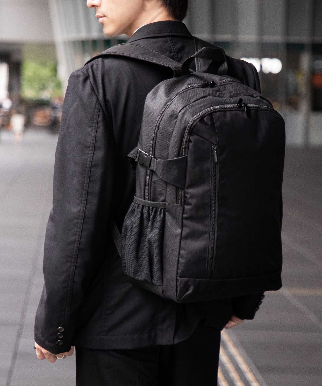UNKNOWN & Co. WATERPROOF BACKPACK 25L Unisex Backpack in Black