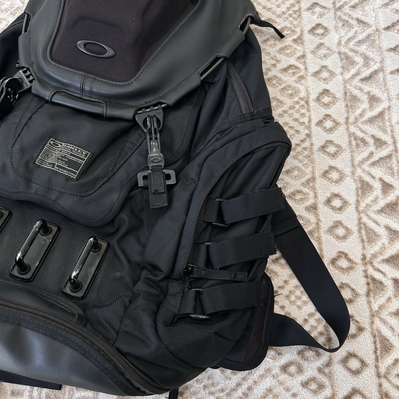 Oakley Kitchen Sink Backpack Stealth Black Gorpcore Tactical Hiking Cargo