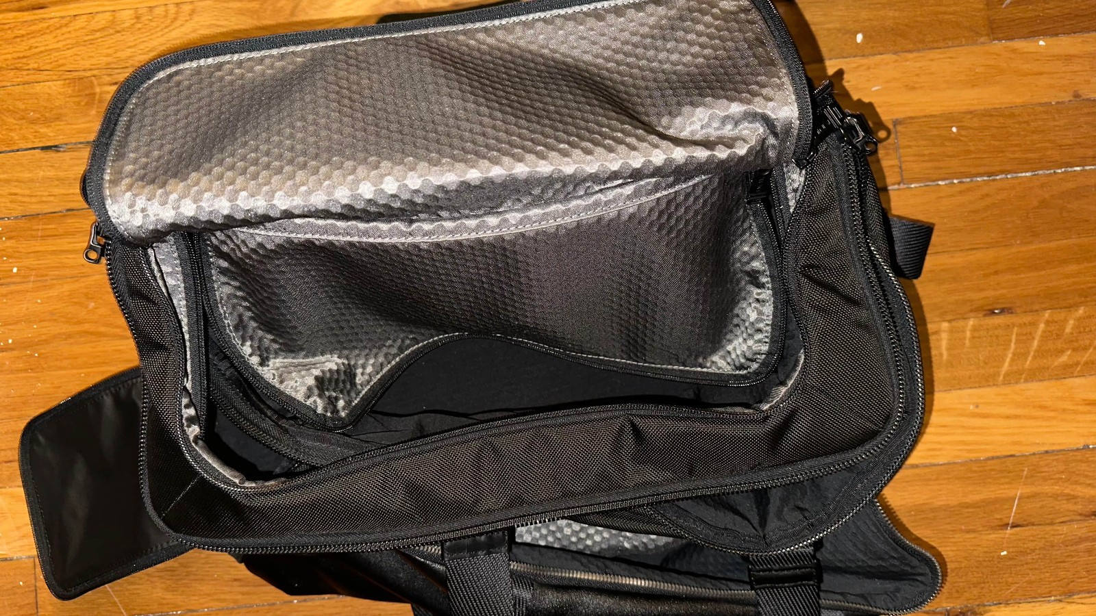 Tumi McCoy Gym Bag Alpha Bravo Black Ballistic Nylon Shoulder Duffel Duffle READ