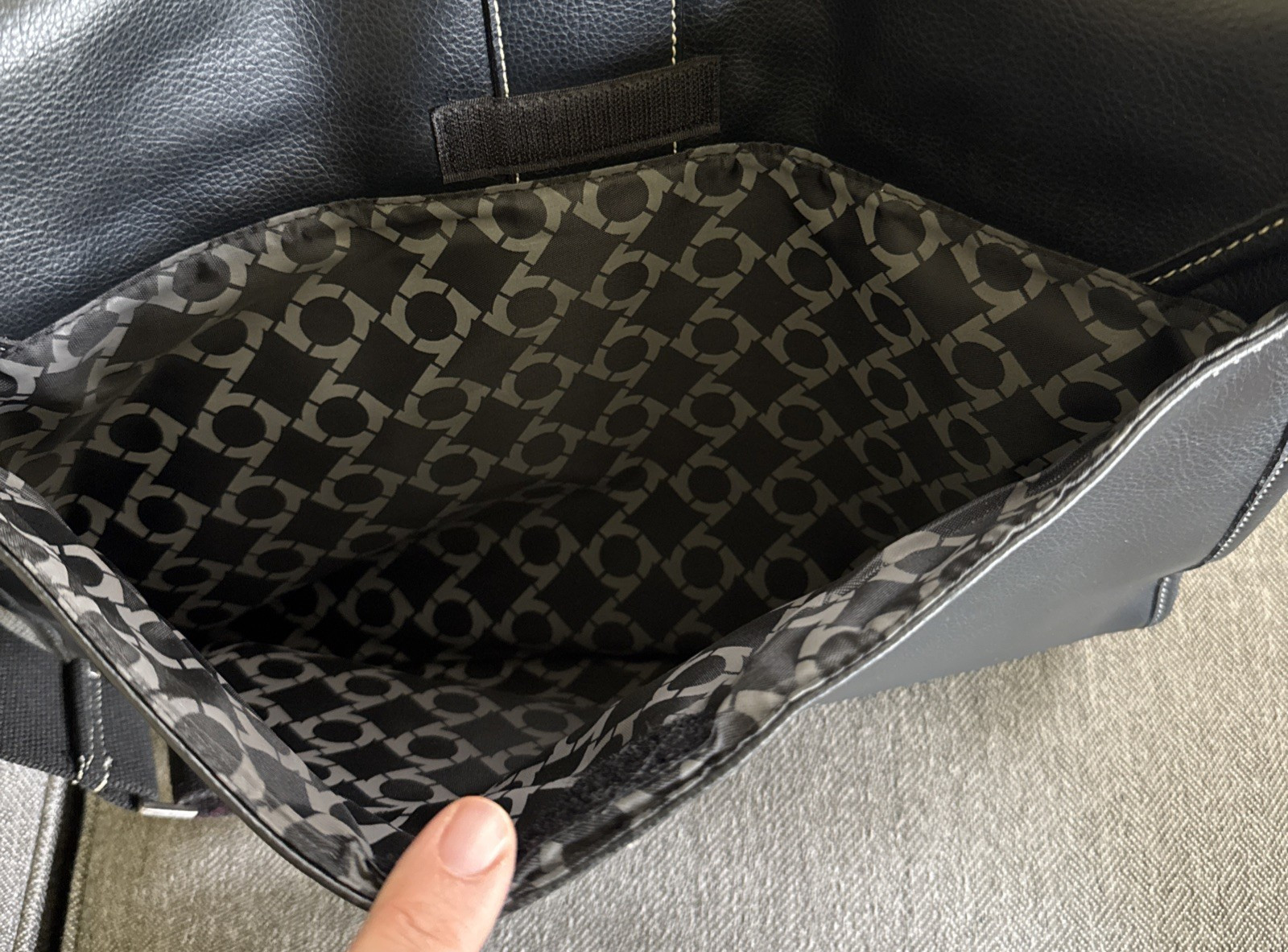 Kenneth Cole Reaction Black Messenger Bag Laptop Work Briefcase Tech Satchel EXC