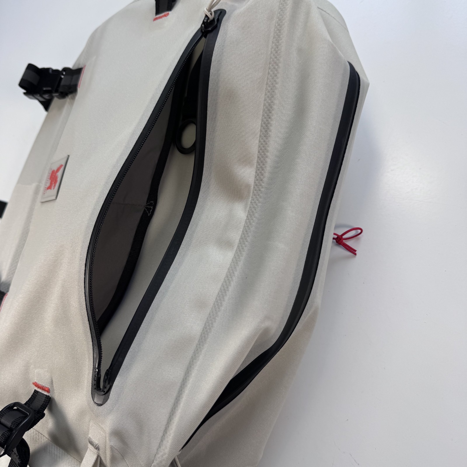CHROME Industries Kadet Max WP Sling 15 Liter Adjustable White Waterproof