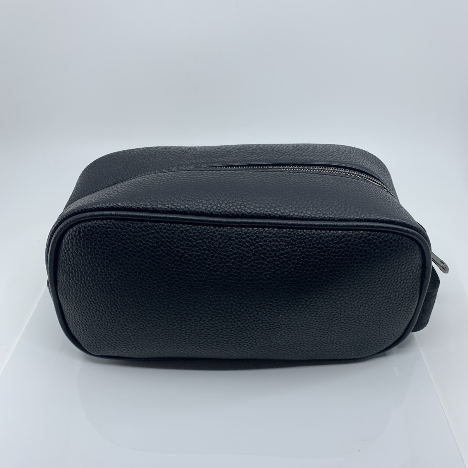 True Religion Titan Black Leather Dopp Kit Travel Shave/Tolietry Pouch Bag