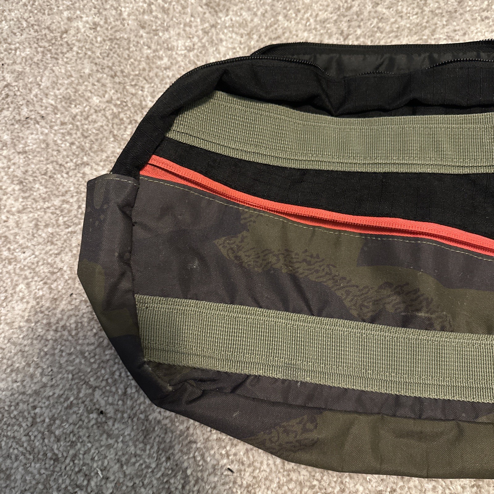 Neff Camo Waist Pack Fanny Pack Sling Bag Red Zipper Logo Patch