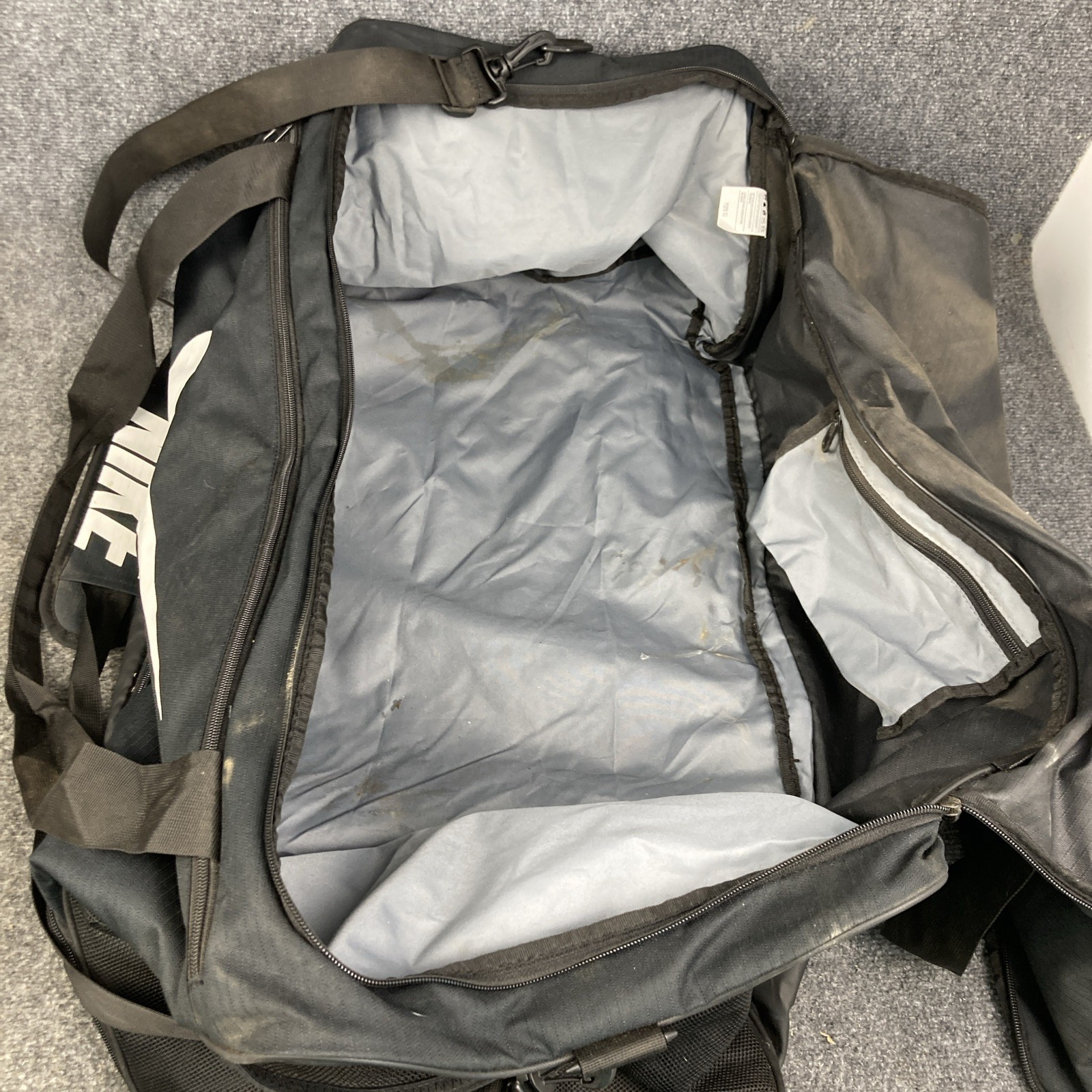 Nike Black Large 27″ Multi-Compartment Zippered Shoulder Strap Equipment Bag