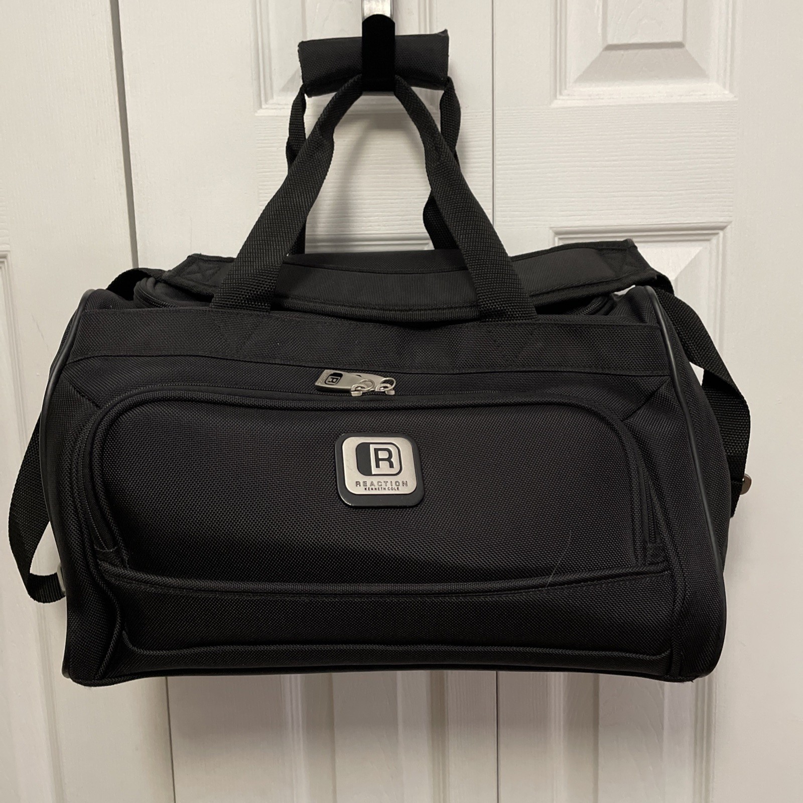 Kenneth Cole Reaction Black Duffel Overnight Travel Bag With Shoulder Strap EC