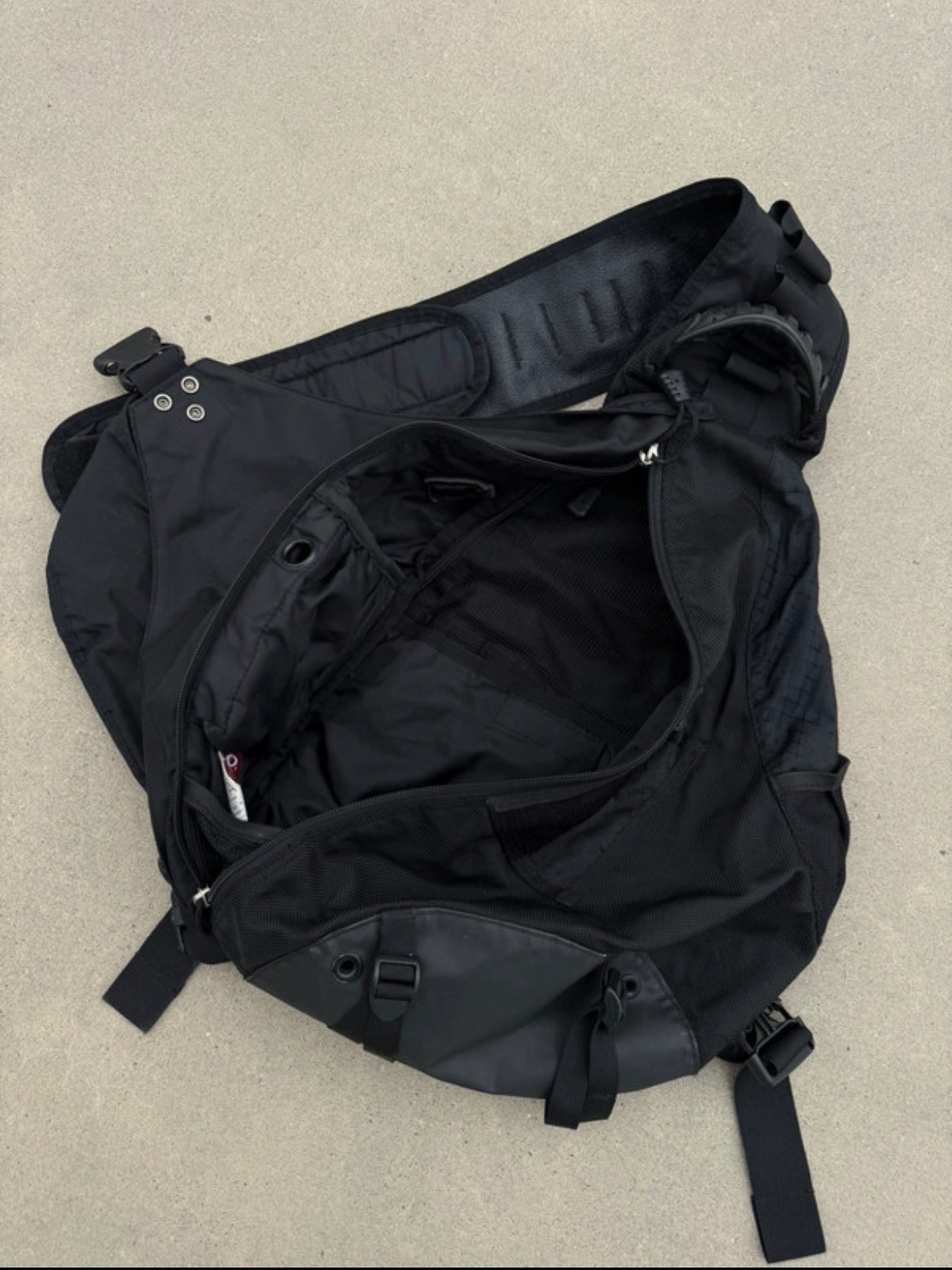 OAKLEY Sandbag Sling Backpack Bag Black Software Vintage 90s-00s Y2K