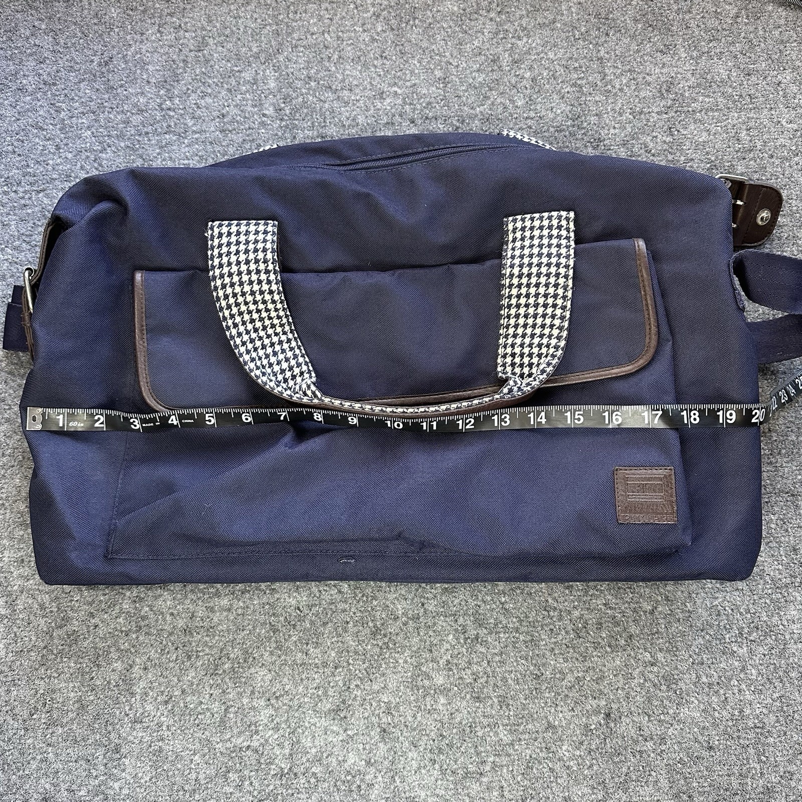 Vintage Tommy Hilfiger Medium Gym Duffle Bag 20”x12”x 7.5” Blue Leather Straps