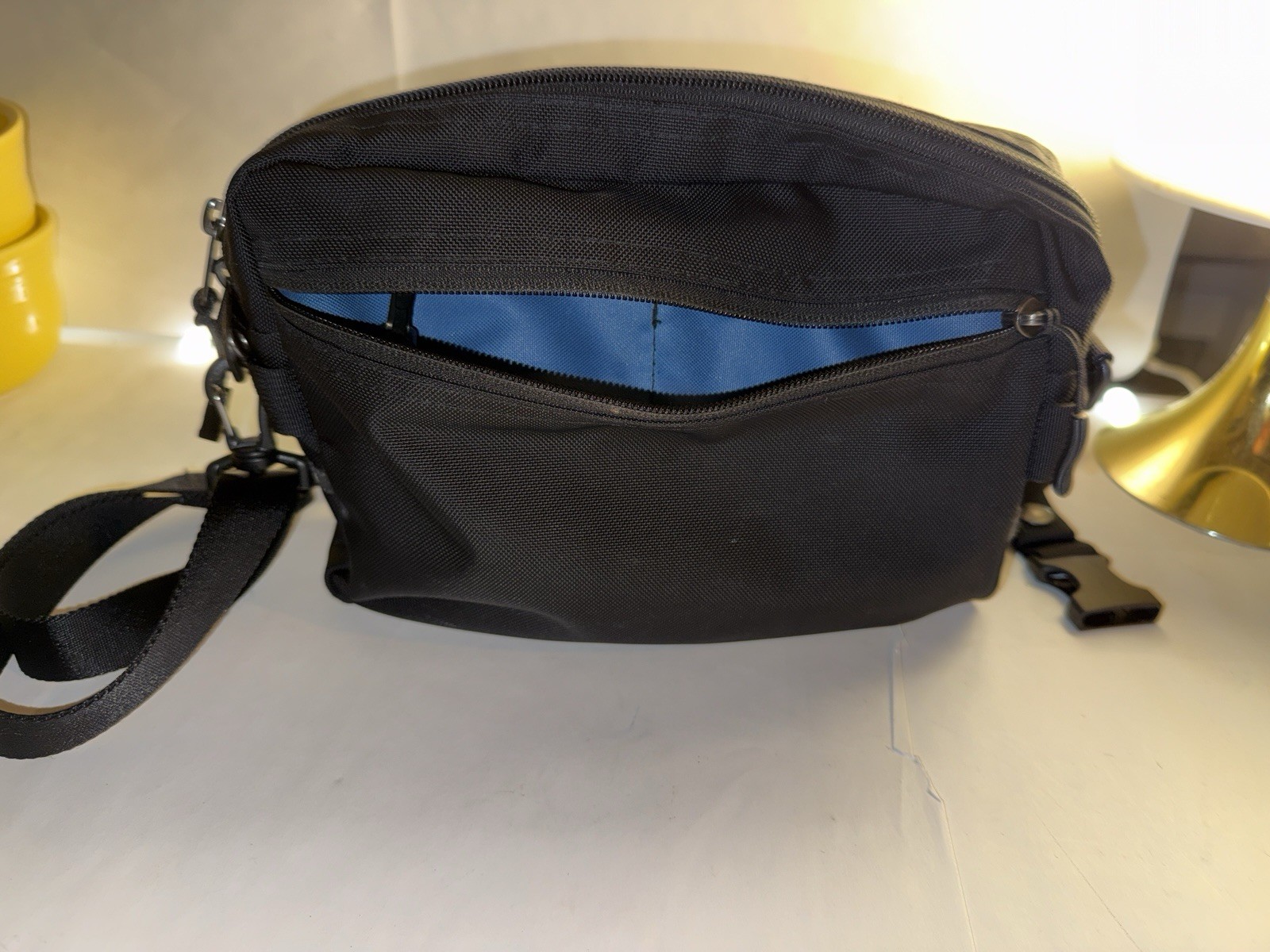 Tom Bihn Black Ballistic Side Kick + straps/stabilizer/gatekeeper belt. Island.