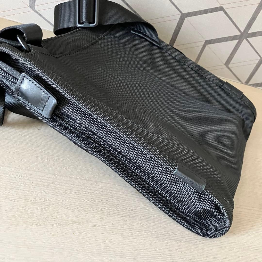 Condition TUMI ALPHA Pocket Bag Small Shoulder Bag