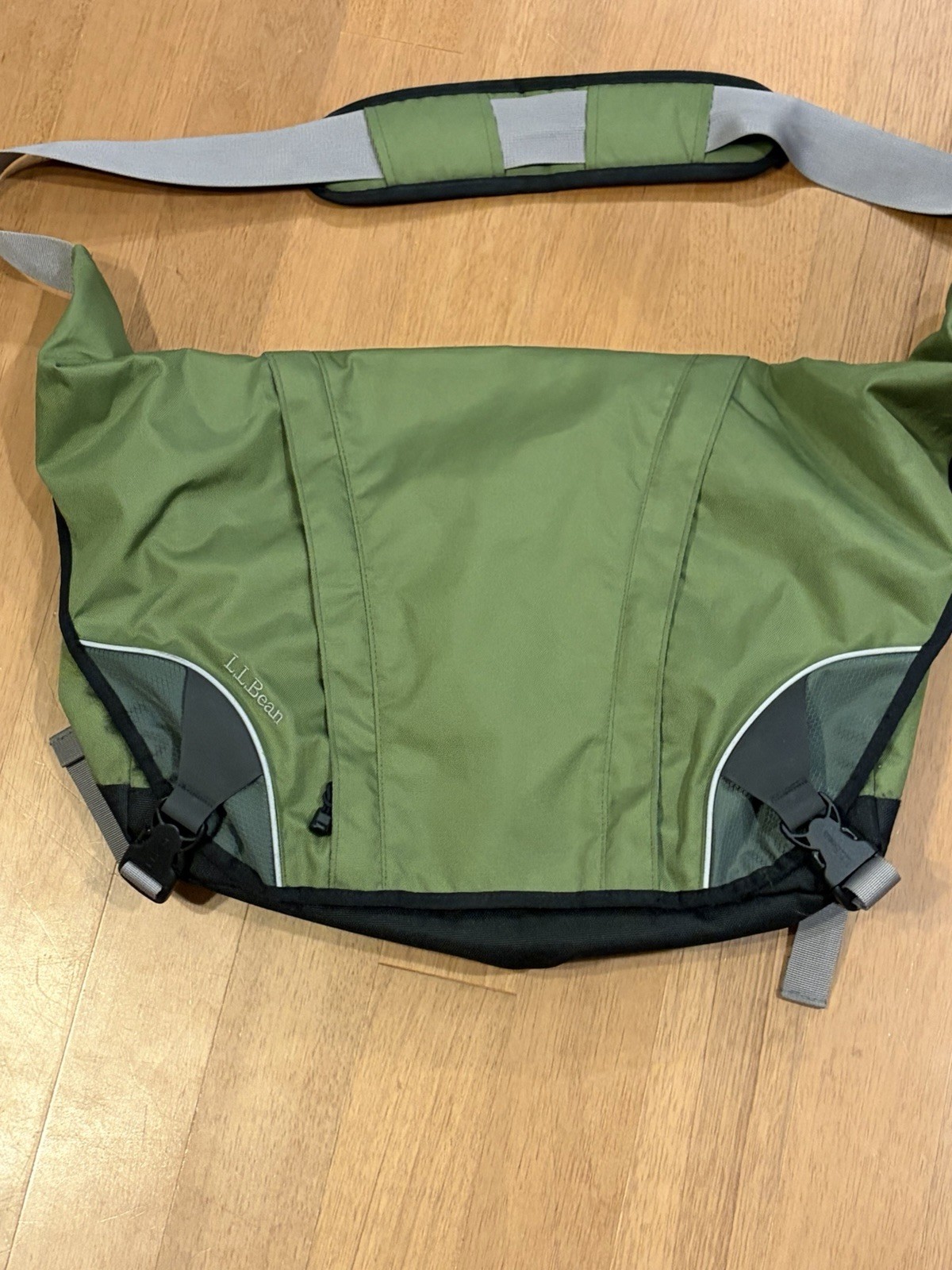 L.L. Bean Messenger Crossbody Bag Large Olive Green Laptop Commuter 271898