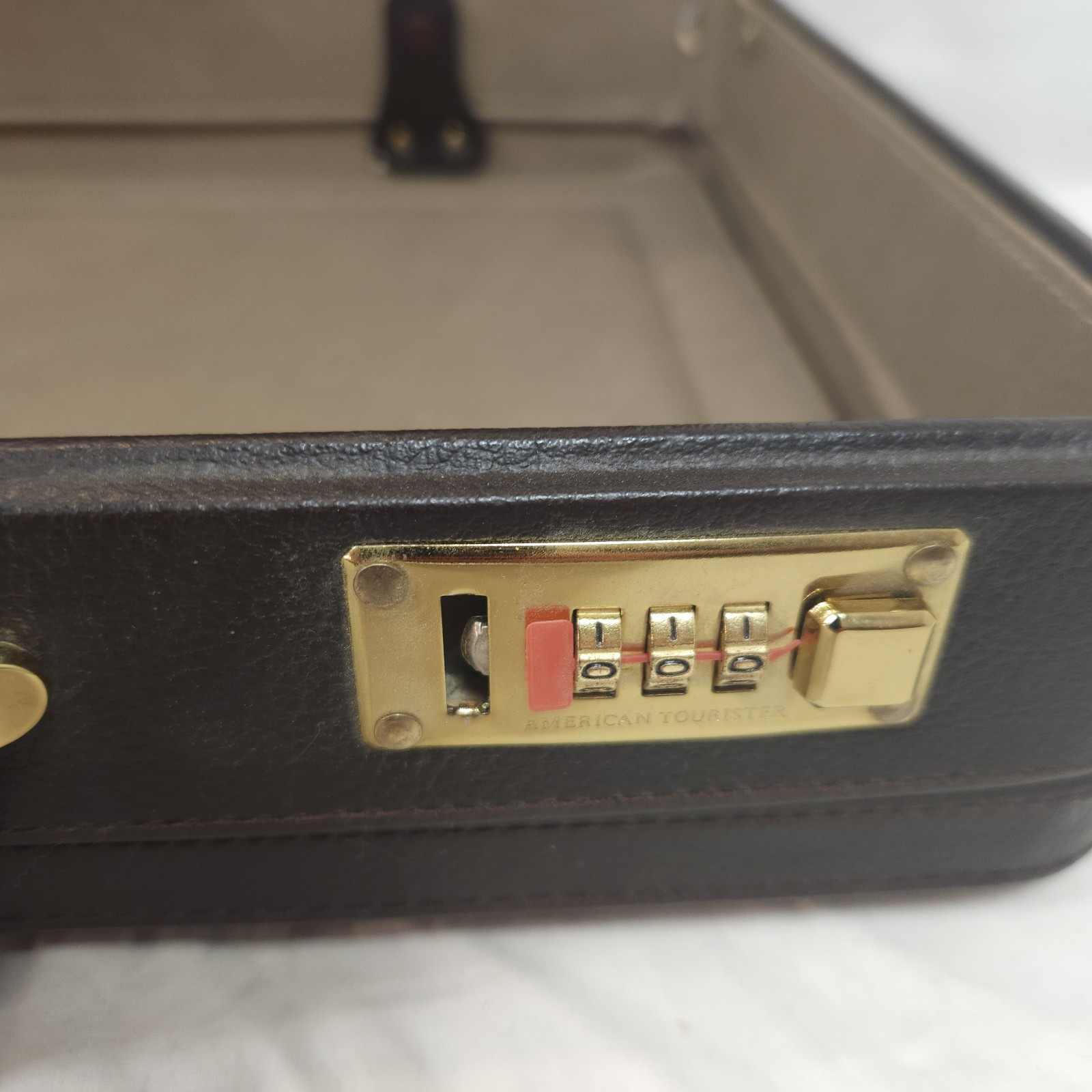 American Tourister Brown Hard-Sided Briefcase Attache Combo Lock Latch Organizer