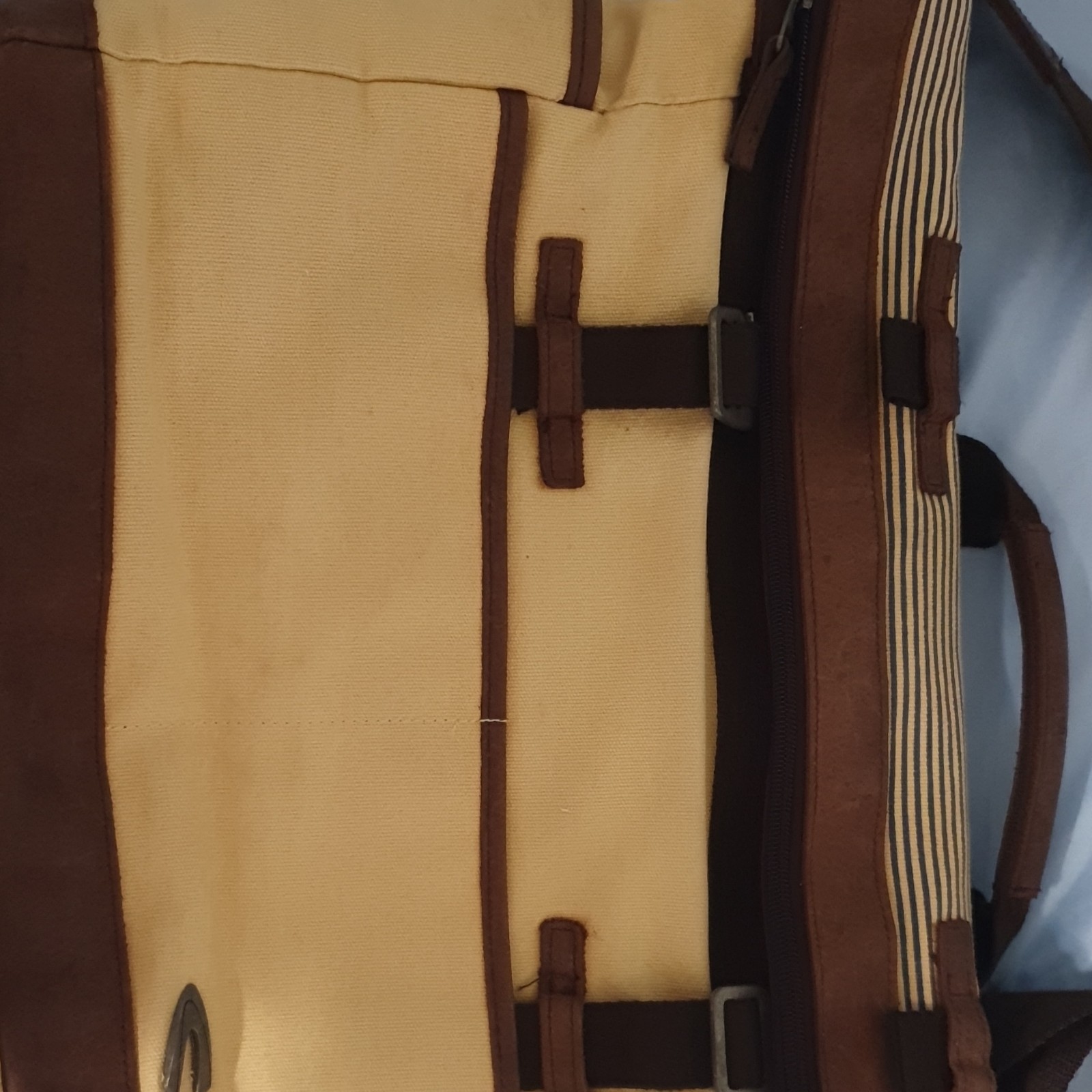 Camel Active Men’s Messenger Bag Beige/Brown Zip Buckle Adjustable Strap Striped