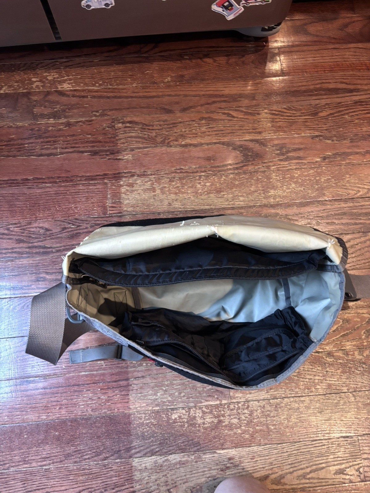 Timbuk2 Blue Grey White Medium Messenger Bag 12″x16″ 16L capacity