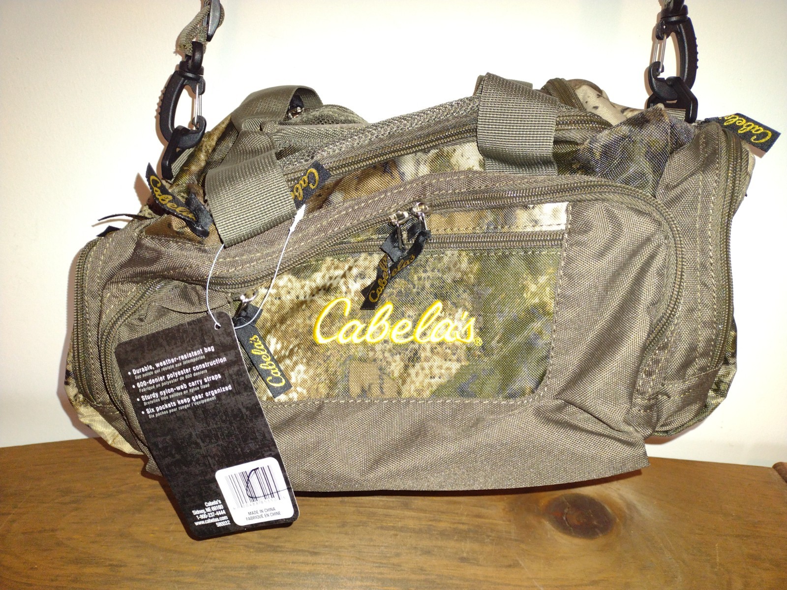 CABELAS CAMO MINI DUFFLE BAG, MULTIPLE ZIPPERED COMPARTMENTS, NWT
