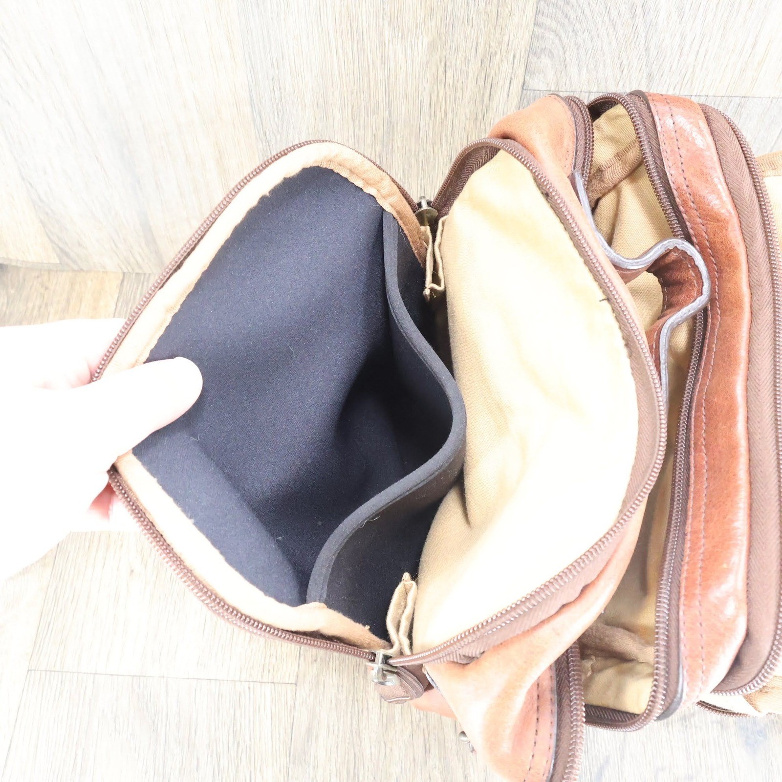 Duluth Trading Co Brown Leather Messenger Crossbody Bag Travel Utility Pouch