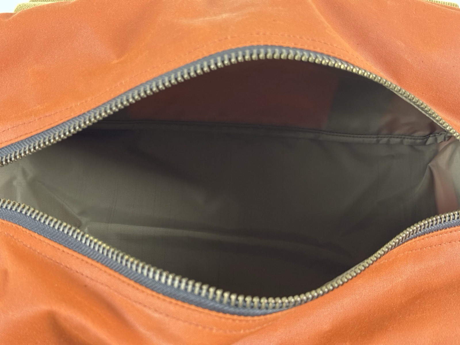 FILSON SMALL TIN CLOTH DUFFLE BAG RUST OS NWT