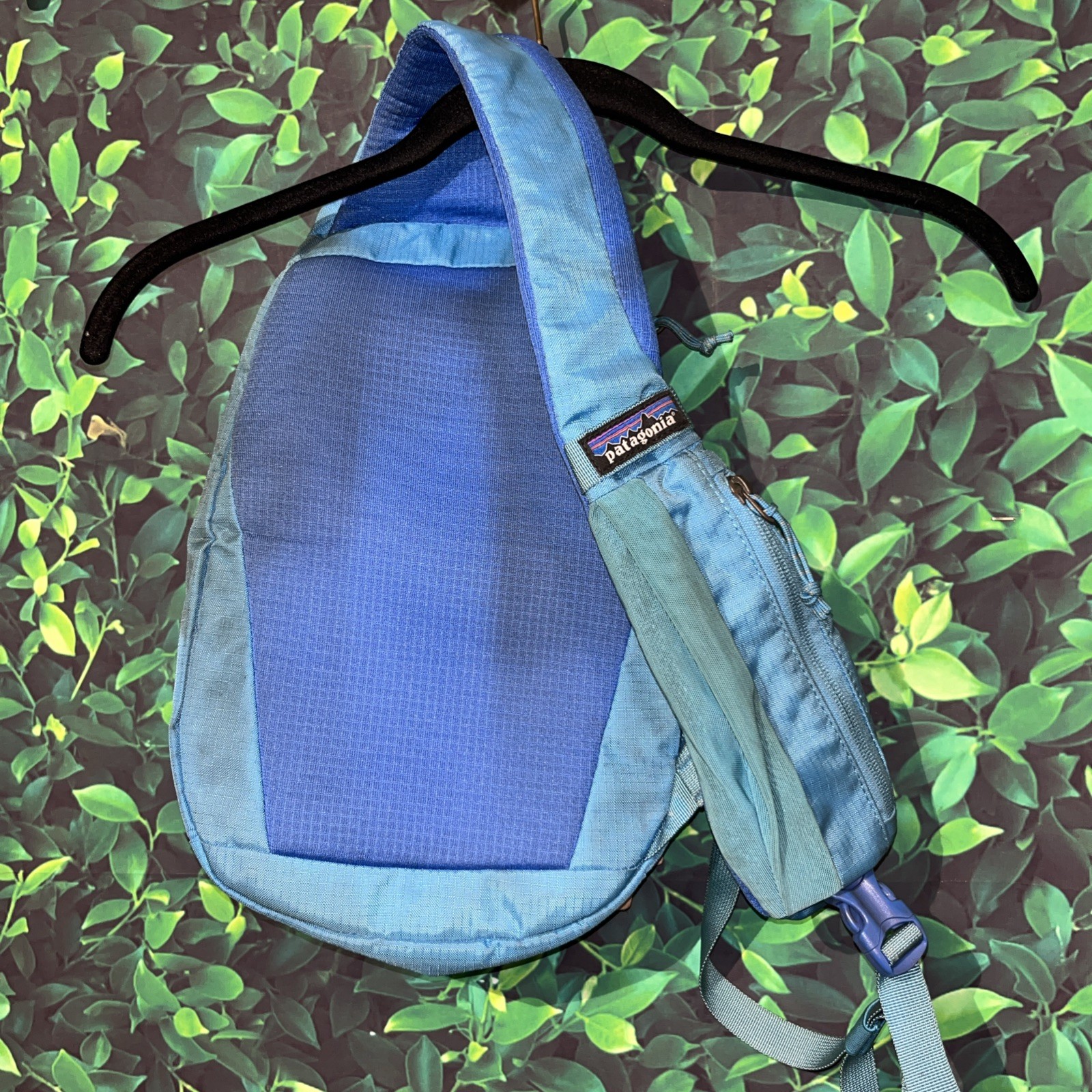 Patagonia Blue Atom Sling 8L With Defects