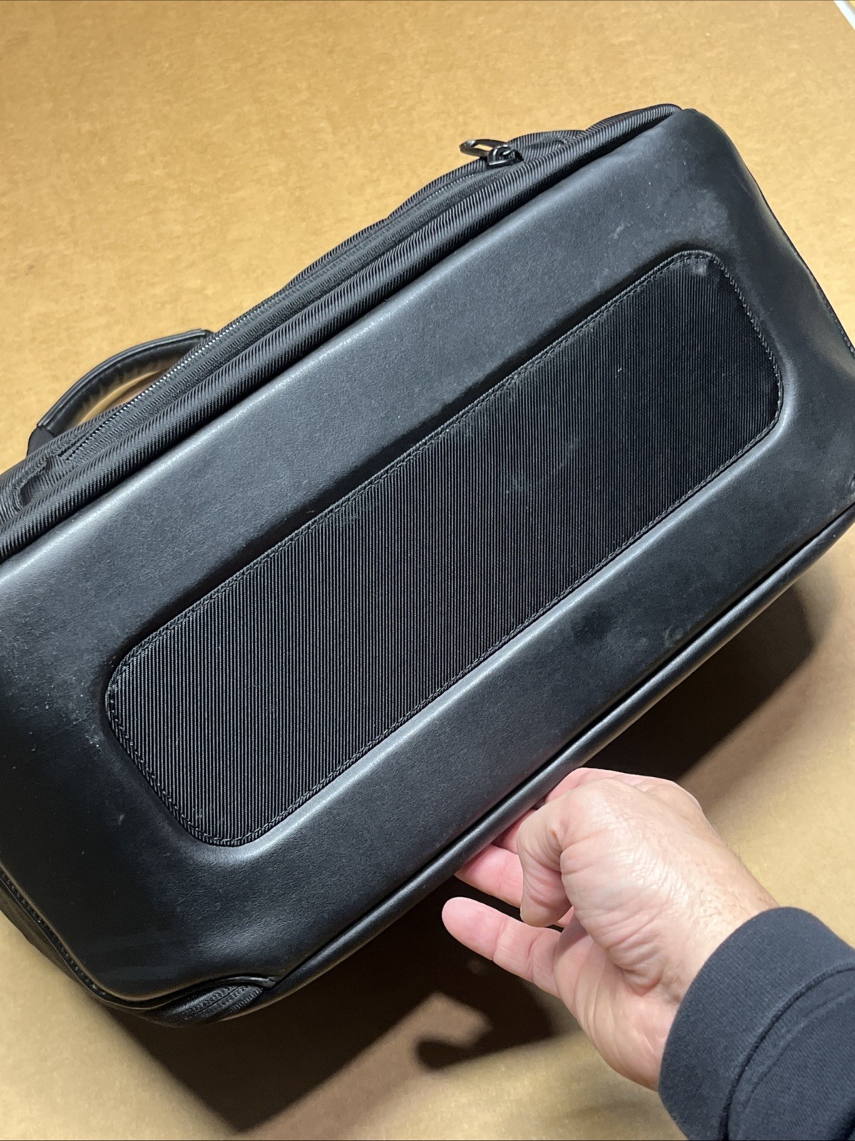 Tumi T Tech Expandable Messenger Laptop Briefcase Bag 5650D Slide On Carryon