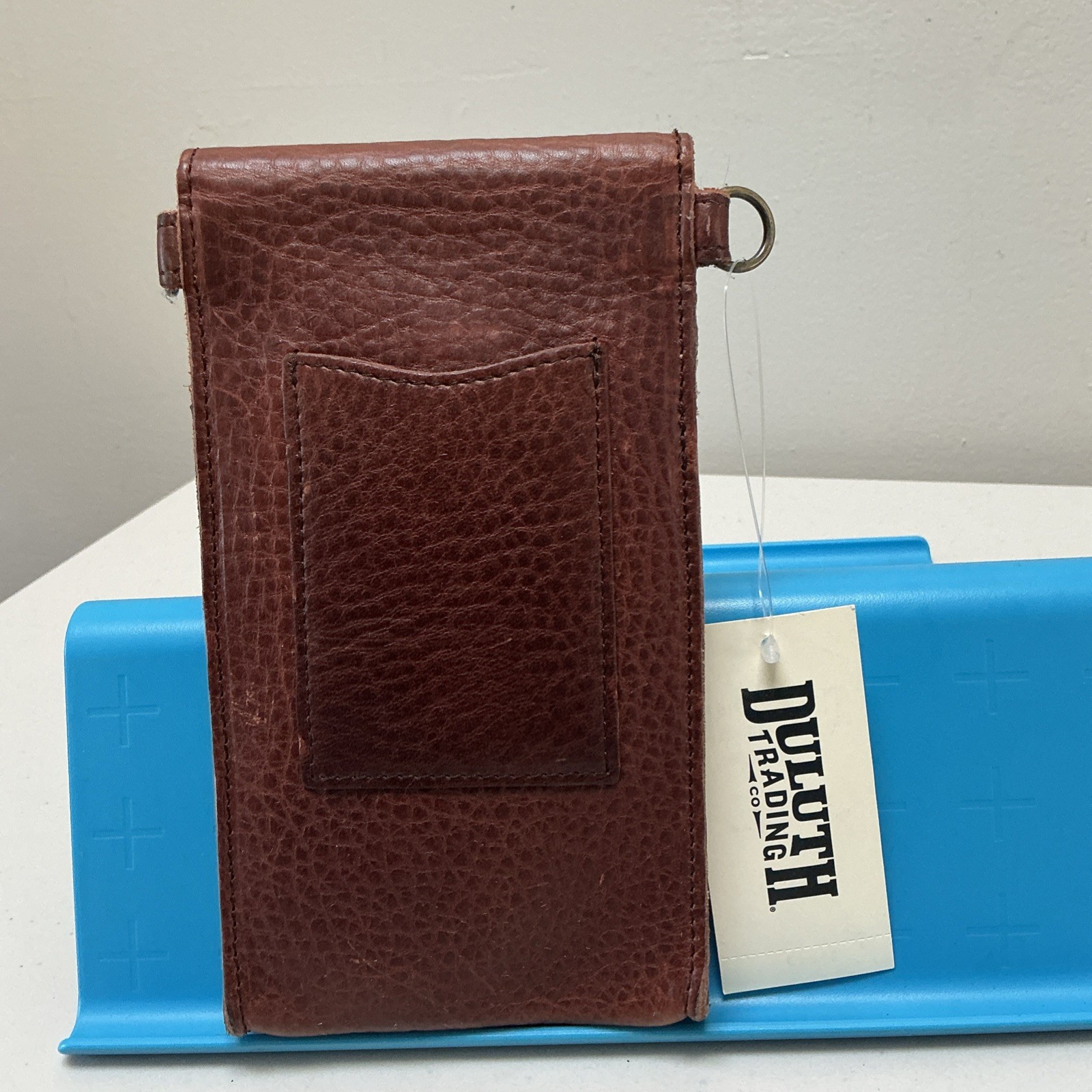 NEW Duluth Trading Co. Lifetime Leather Crossbody Phone Case. Brown