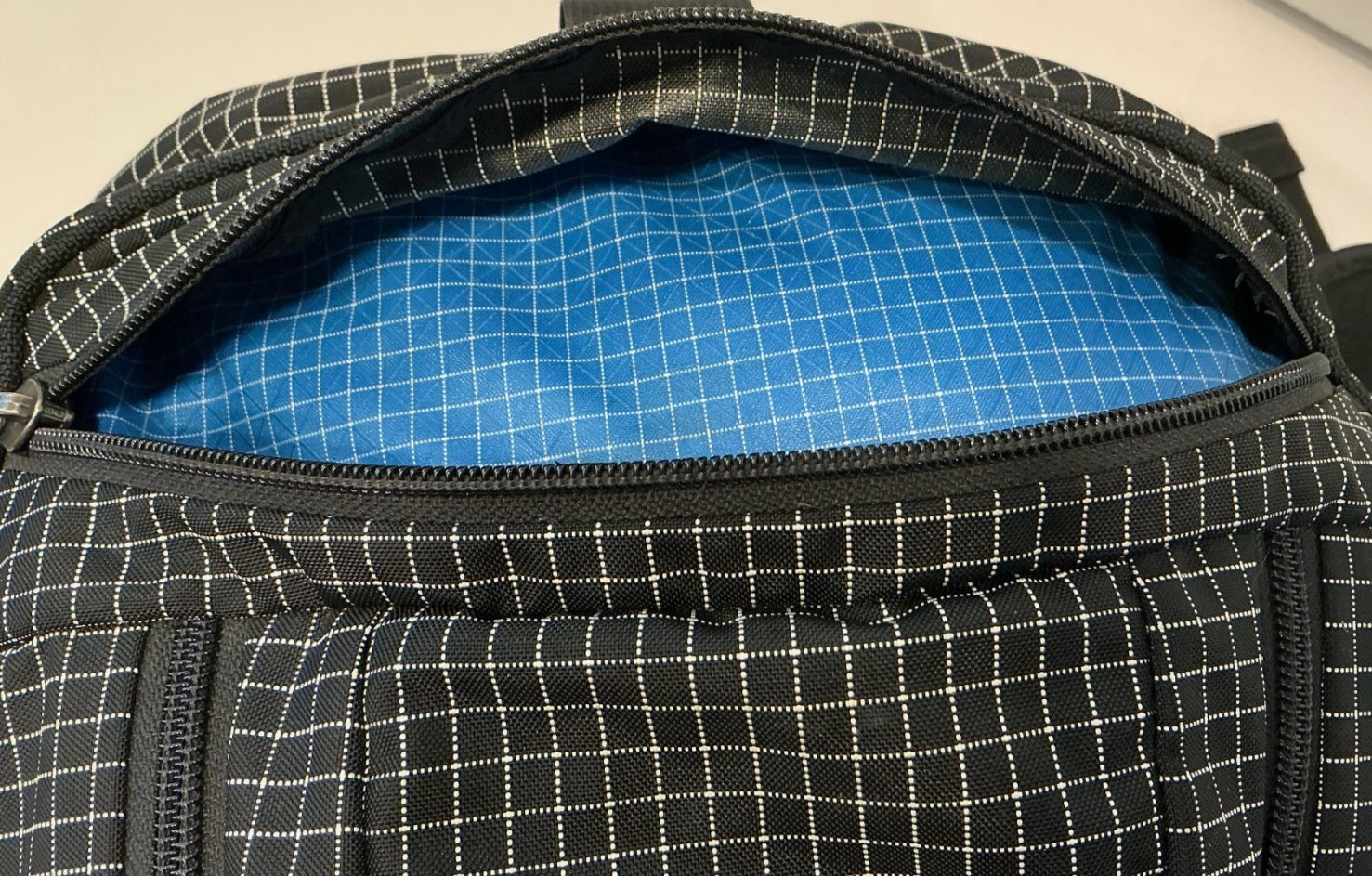 Tom Bihn Synapse 19 Backpack – OG Black Halcyon/Island