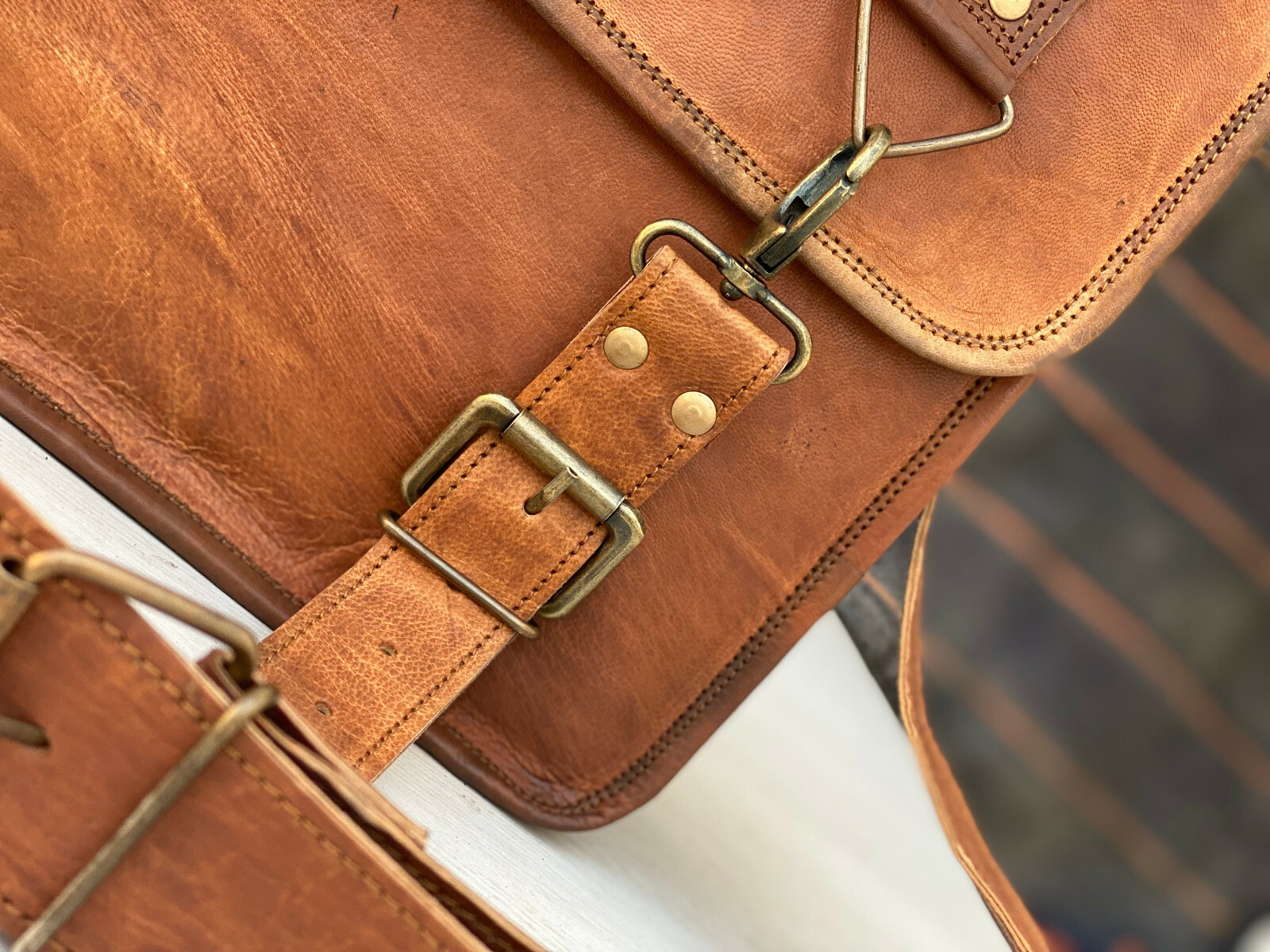 Men’s Leather Messenger Bag Shoulder Laptop Briefcase (18″ Bull Hide Brown Bag)