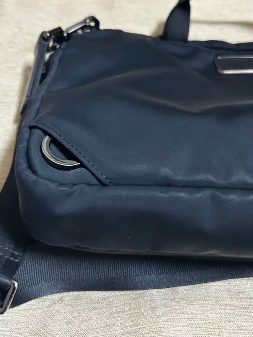 TUMI Harrison Men’s Large Sling Bag Black 24cm x 32cm Leather Crossbody