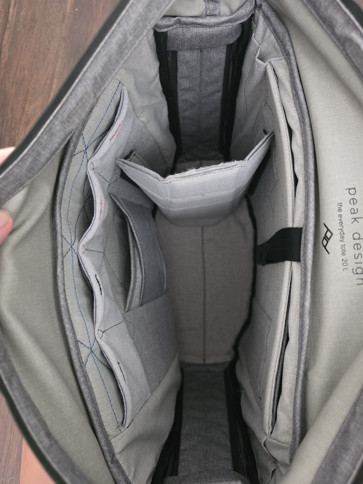 Peak Design Everyday 20L Tote Bag – Gray, Zip Closure Shoulder Strap Pockets