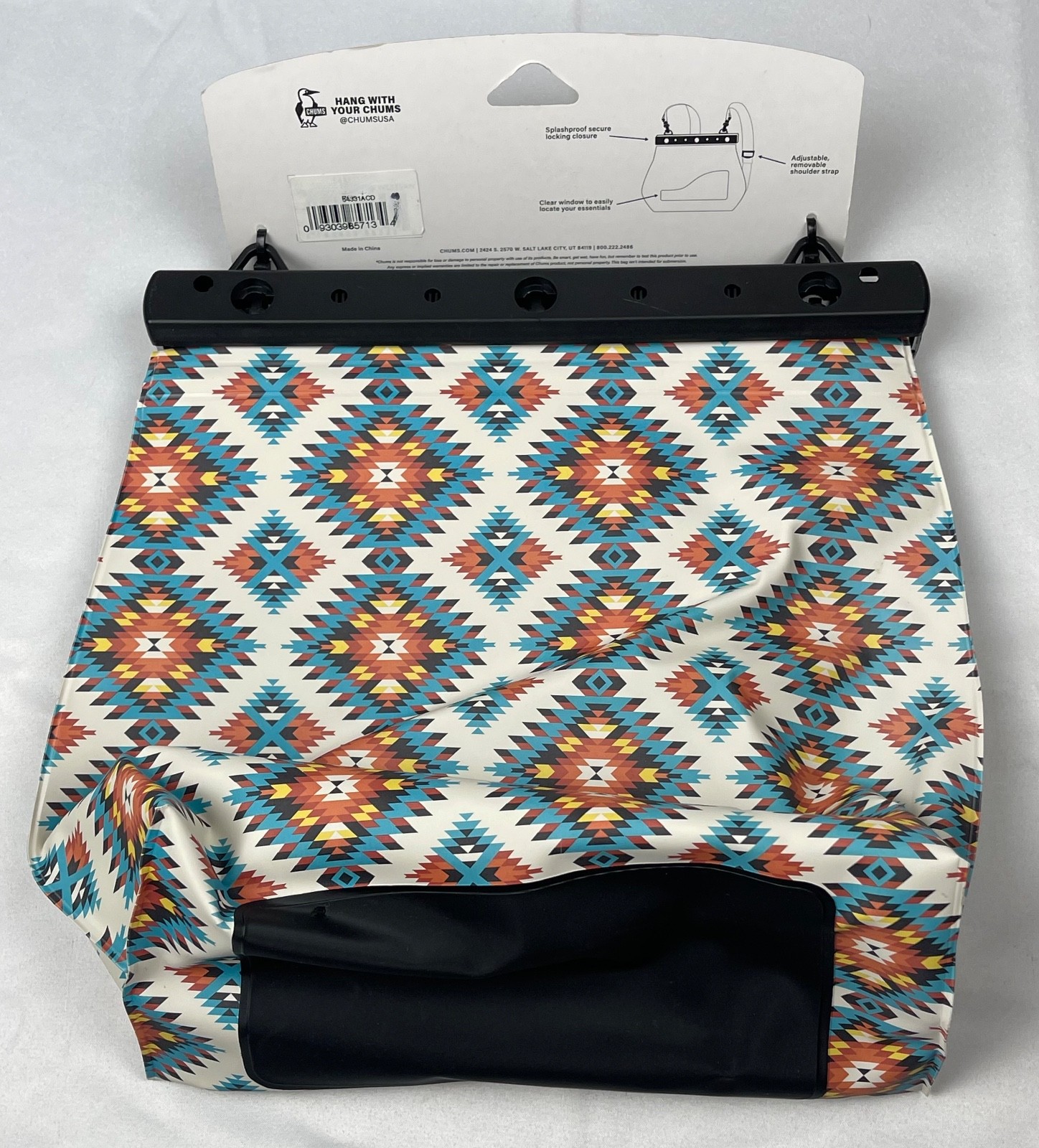 CHUMS SHUTTLE SPLASH SACK LTD WITH REMOVABLE STRAP CLEAR WINDOW