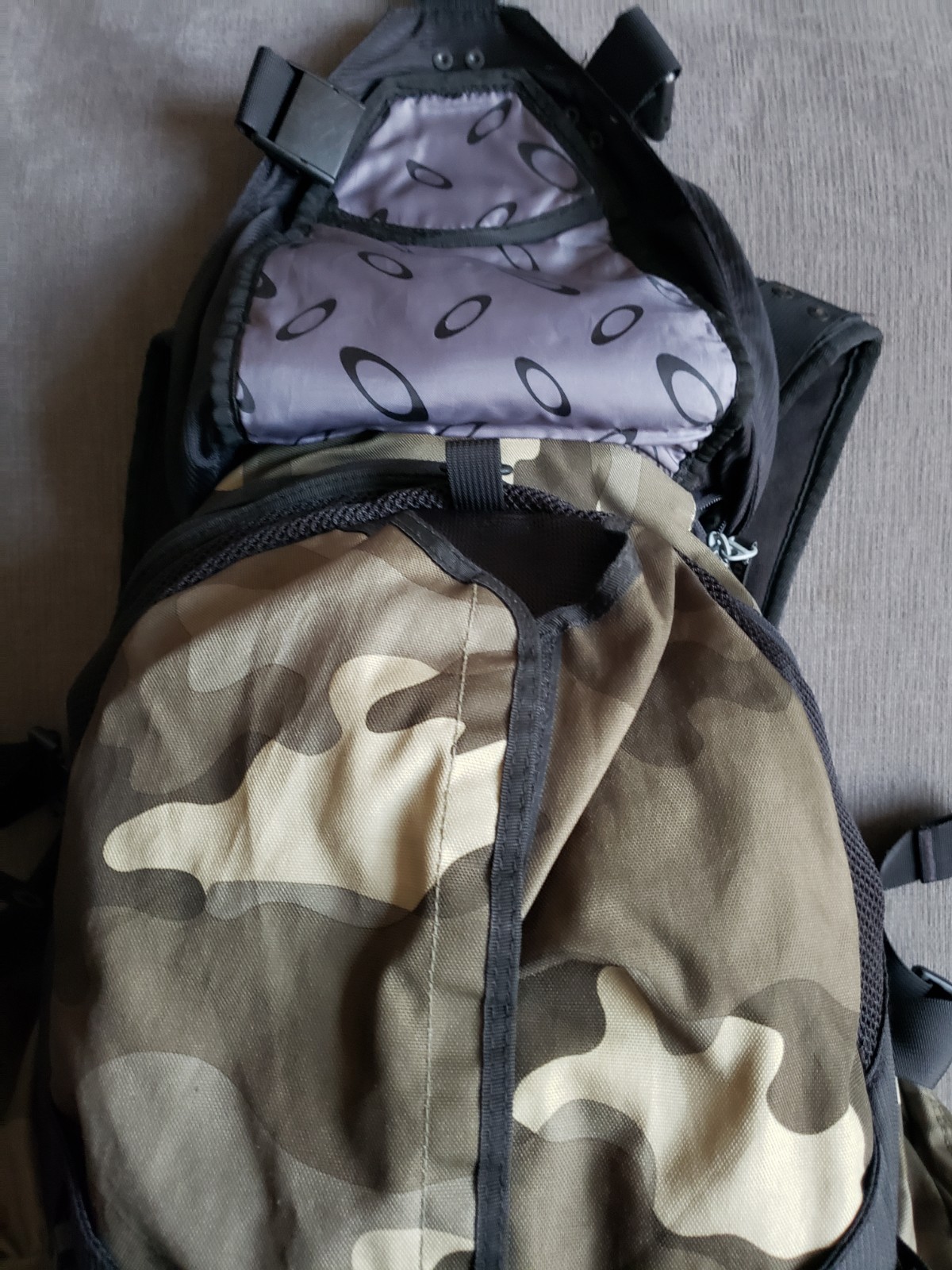 Oakley Icon 2.0 Tactical Backpack Camo/Black Padded Back – VERY CLEAN -Read Desc
